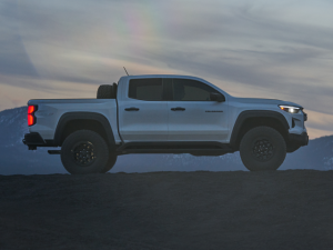 right hand side profile of a white 2024 Chevy Colorado at dusk | Glenview, IL