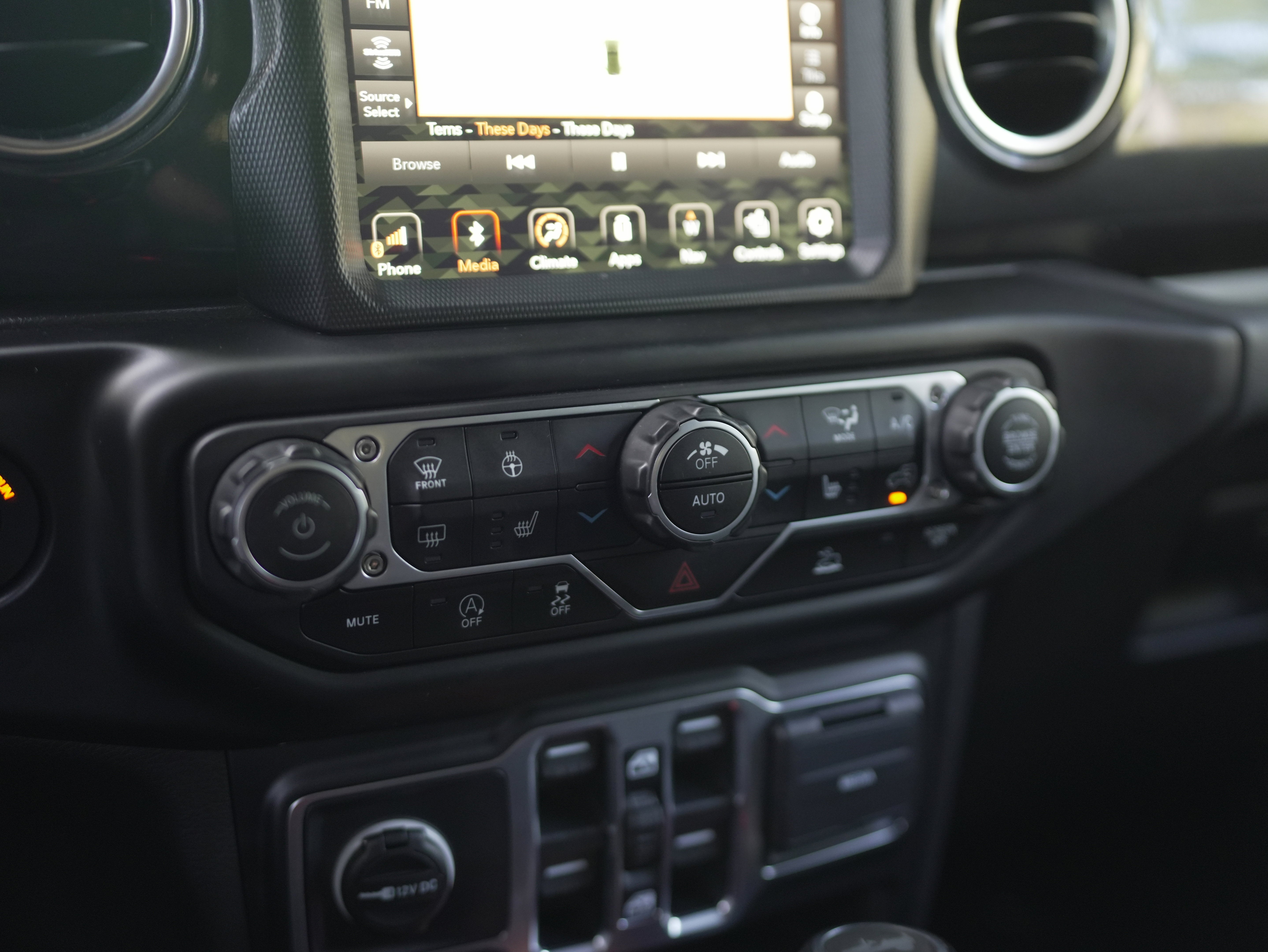 2023 Jeep Wrangler Sahara Altitude