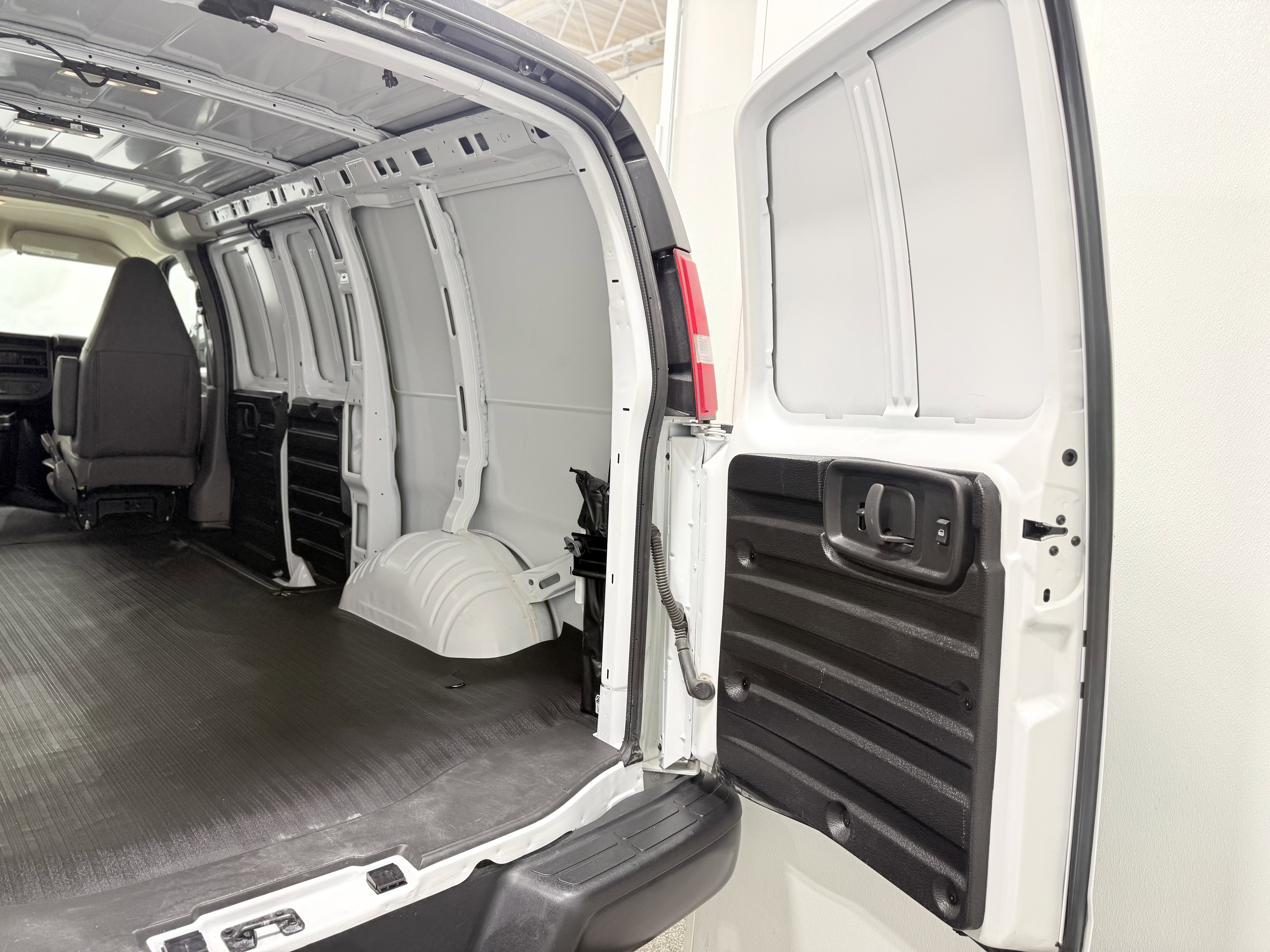 2024 Chevrolet Express Cargo 2500 WT