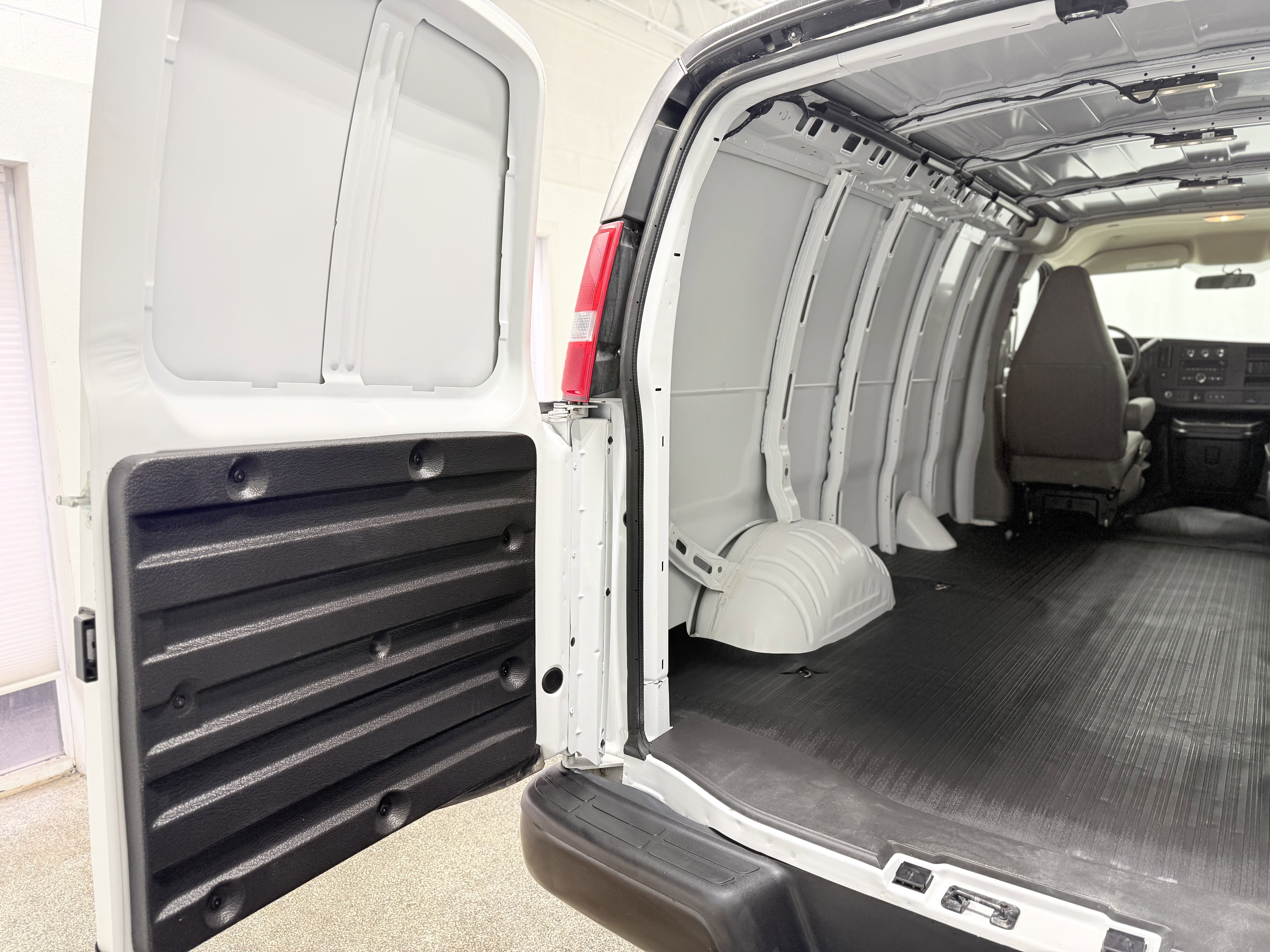 2024 Chevrolet Express Cargo 2500 WT