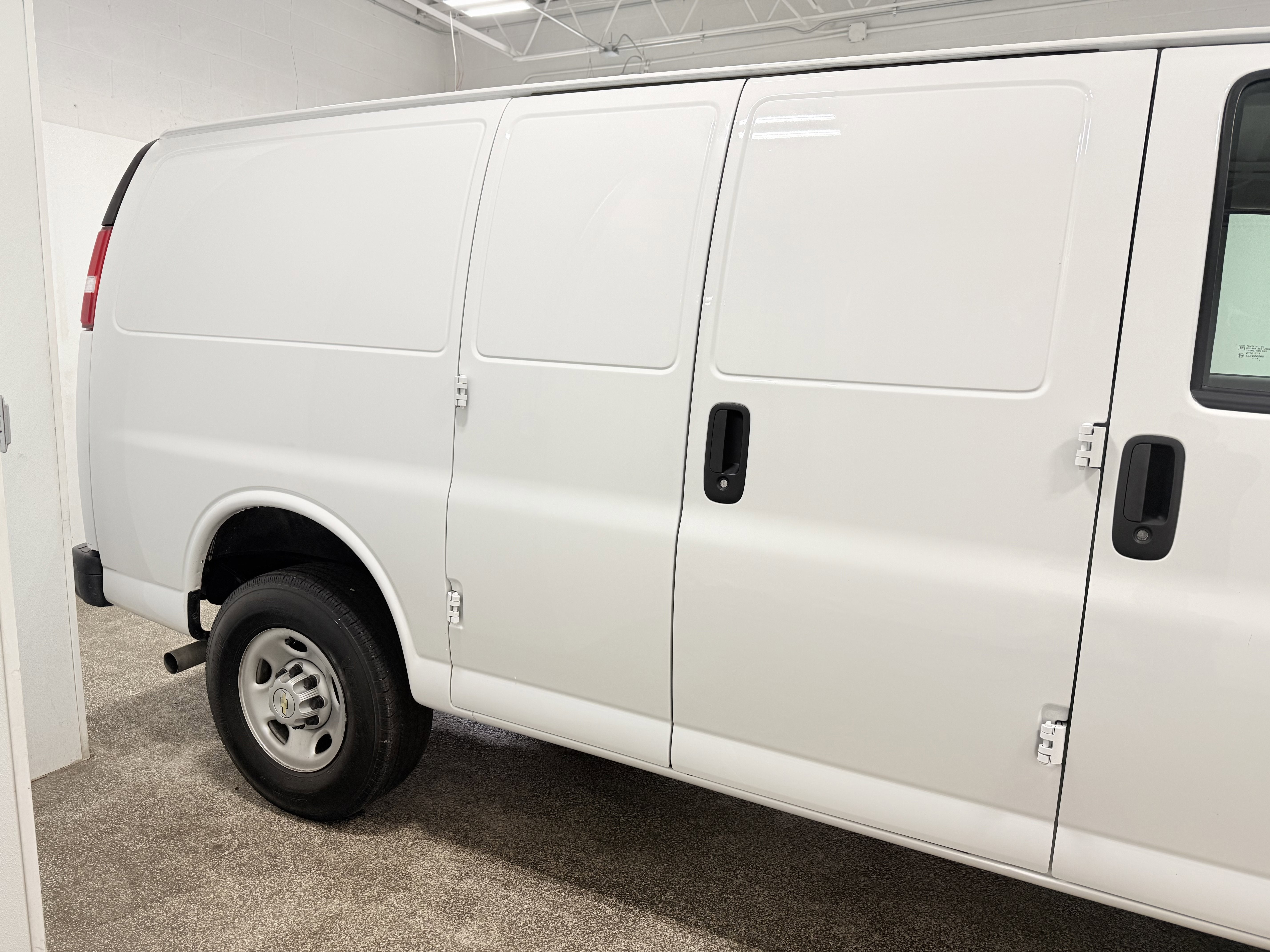 2024 Chevrolet Express Cargo 2500 WT