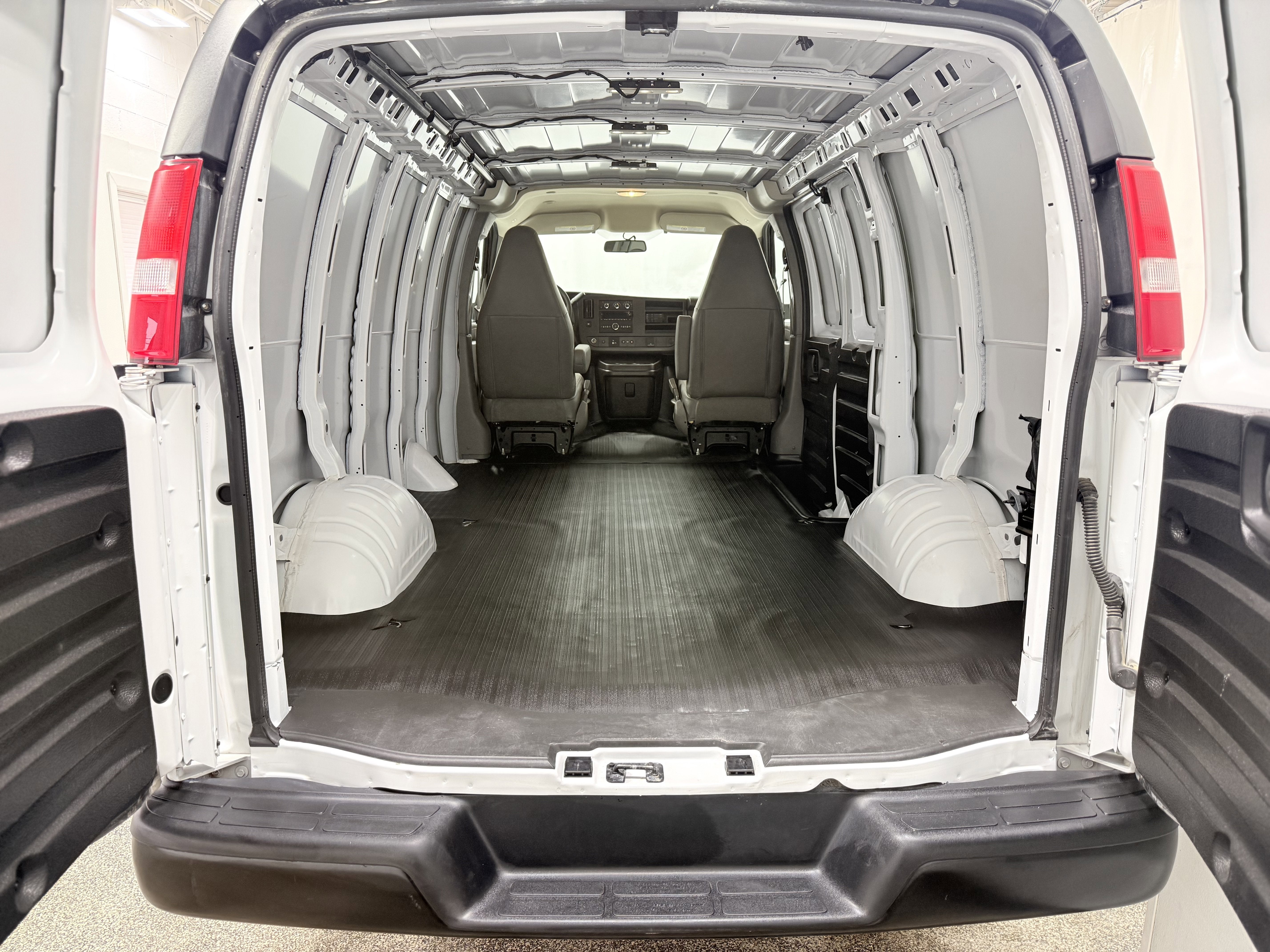 2024 Chevrolet Express Cargo 2500 WT