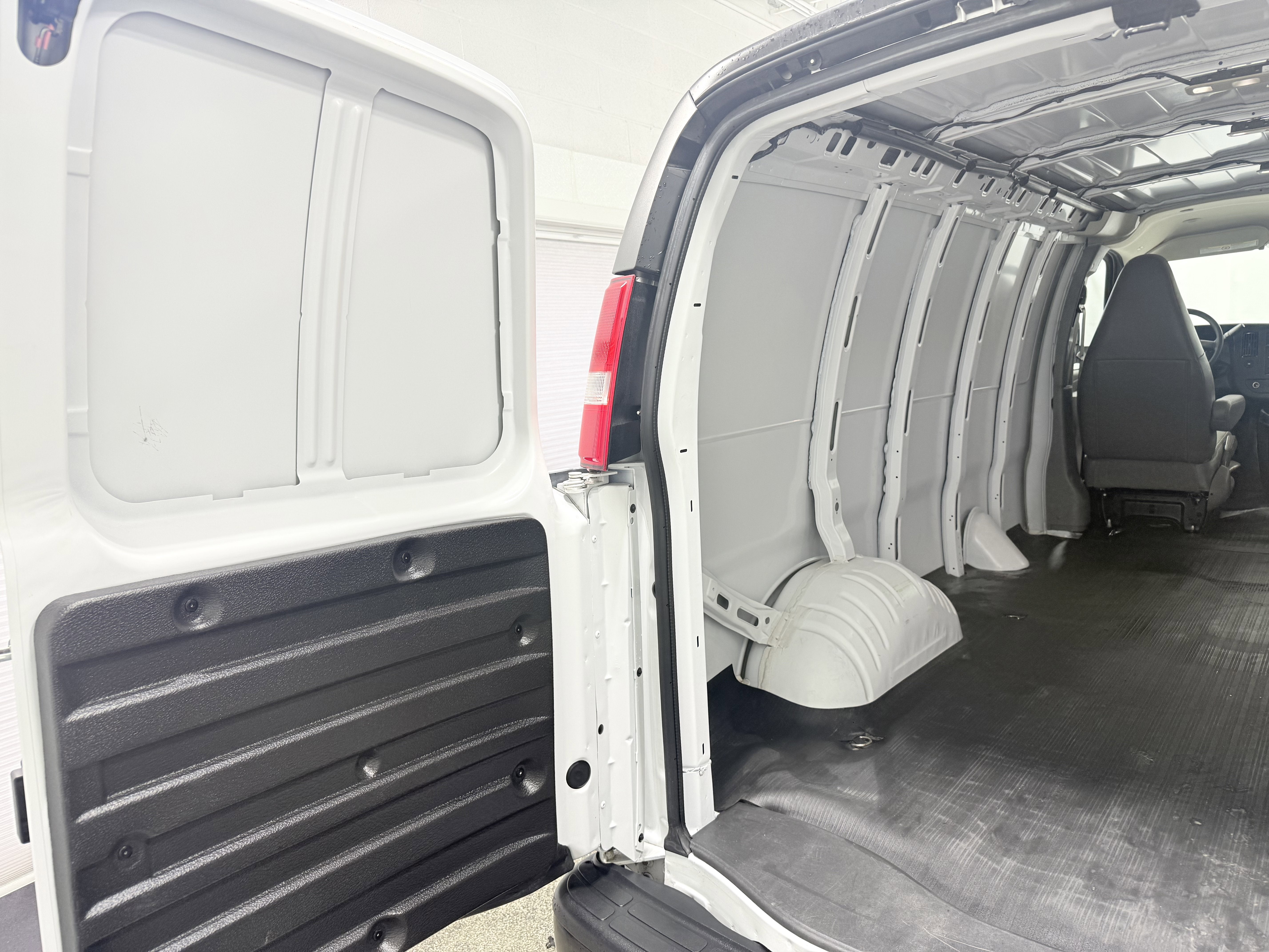 2024 Chevrolet Express Cargo 2500 WT