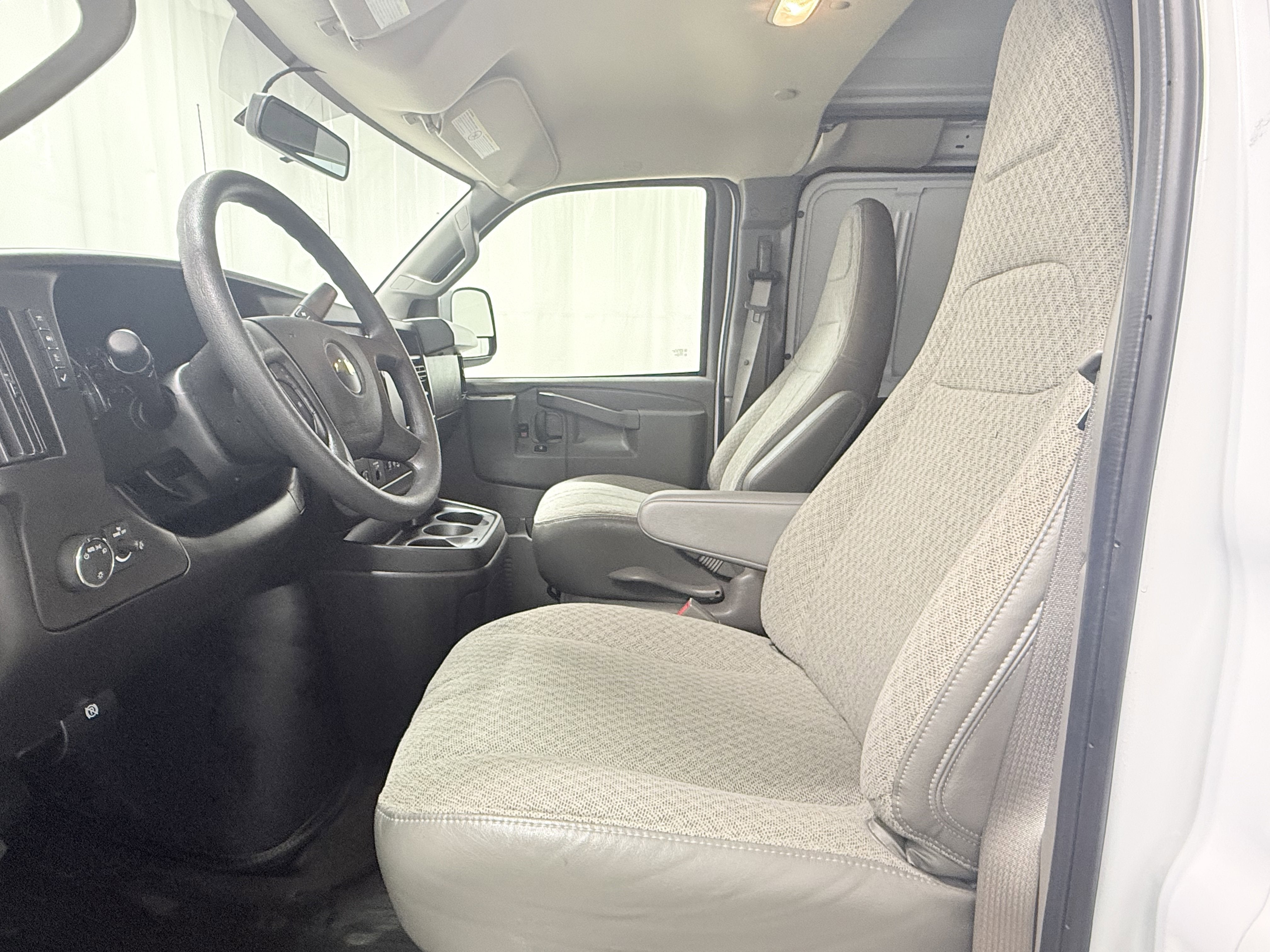 2024 Chevrolet Express Cargo 2500 WT