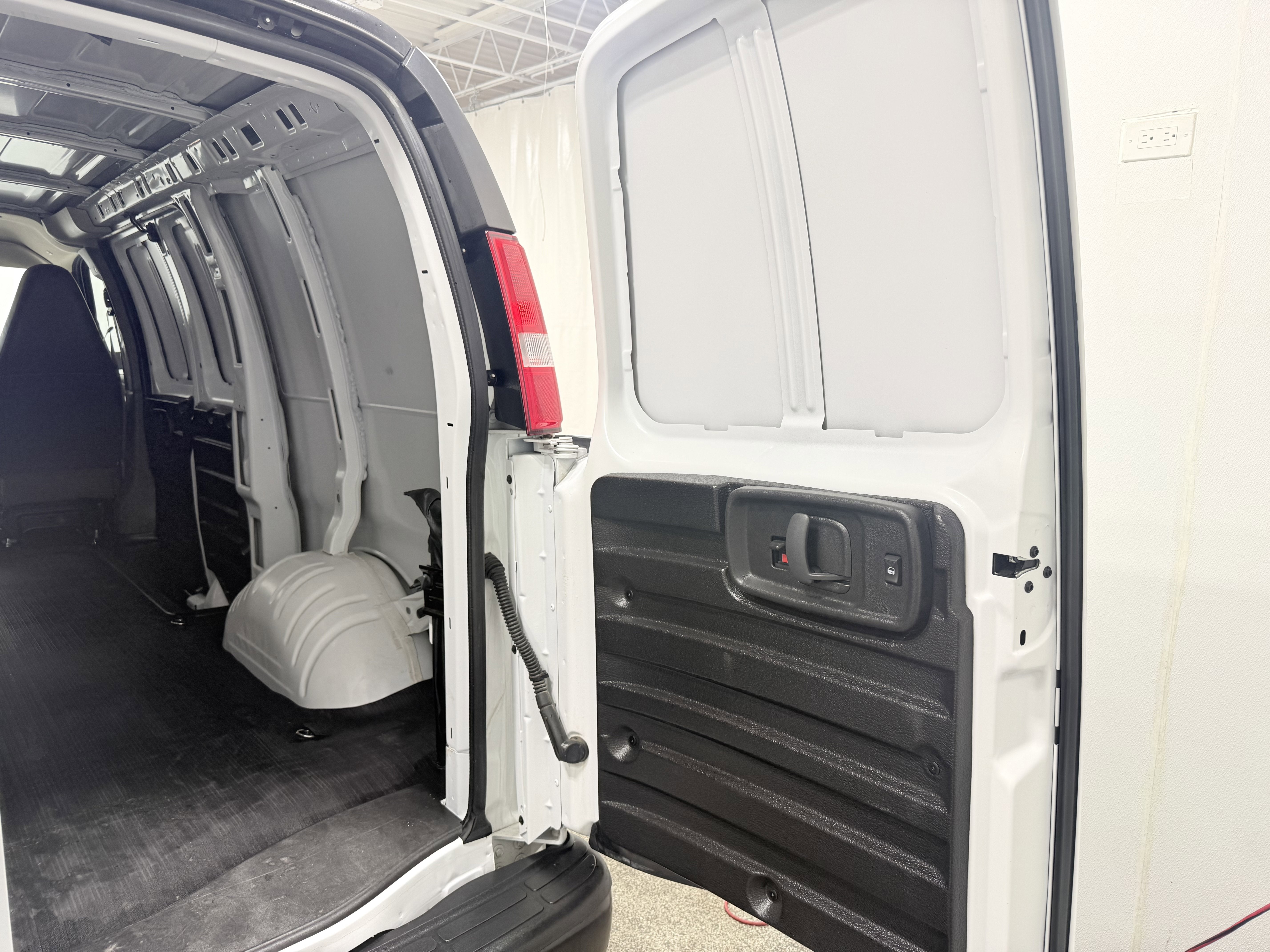 2024 Chevrolet Express Cargo 2500 WT