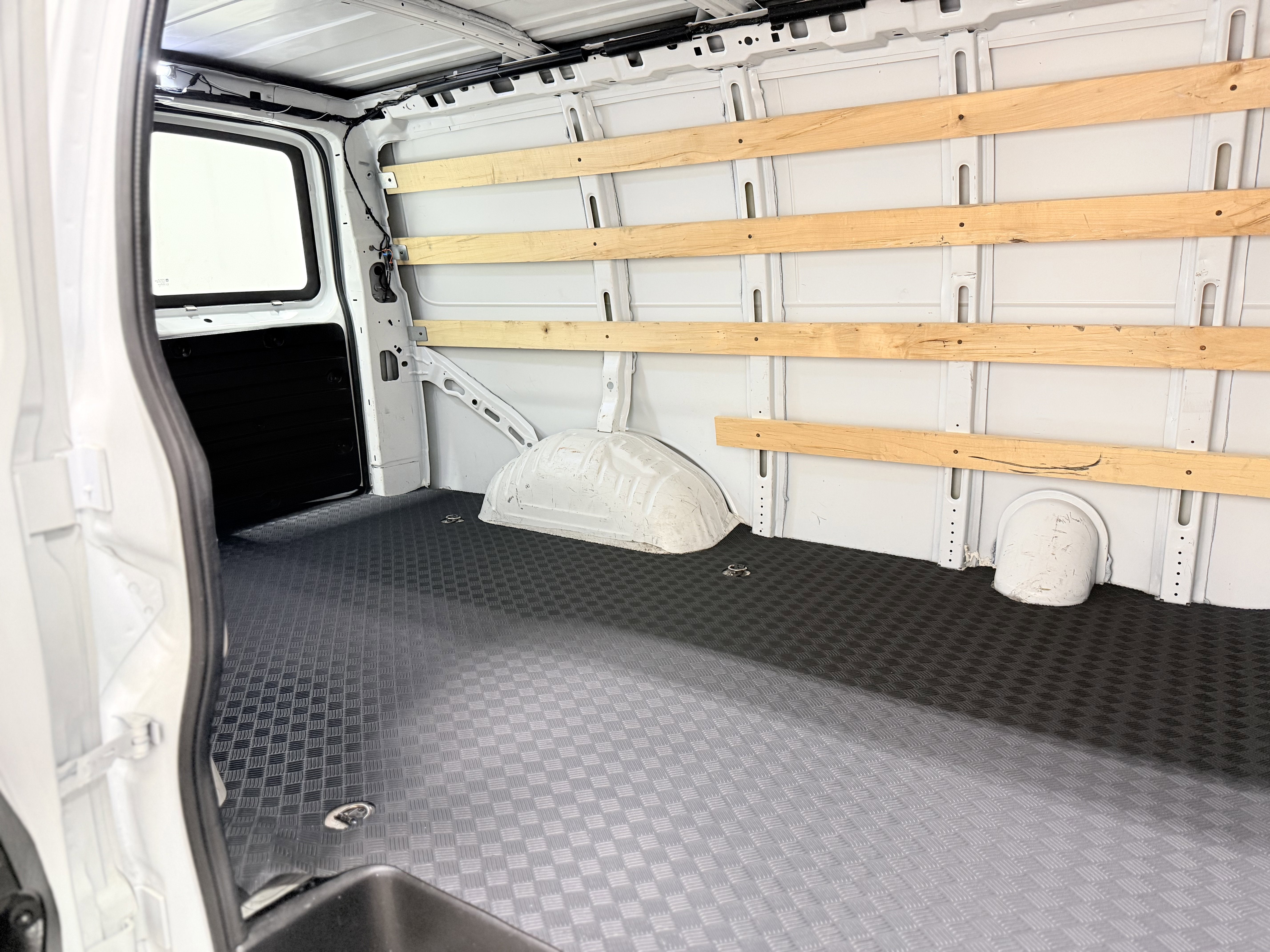 2024 Chevrolet Express Cargo 2500 WT