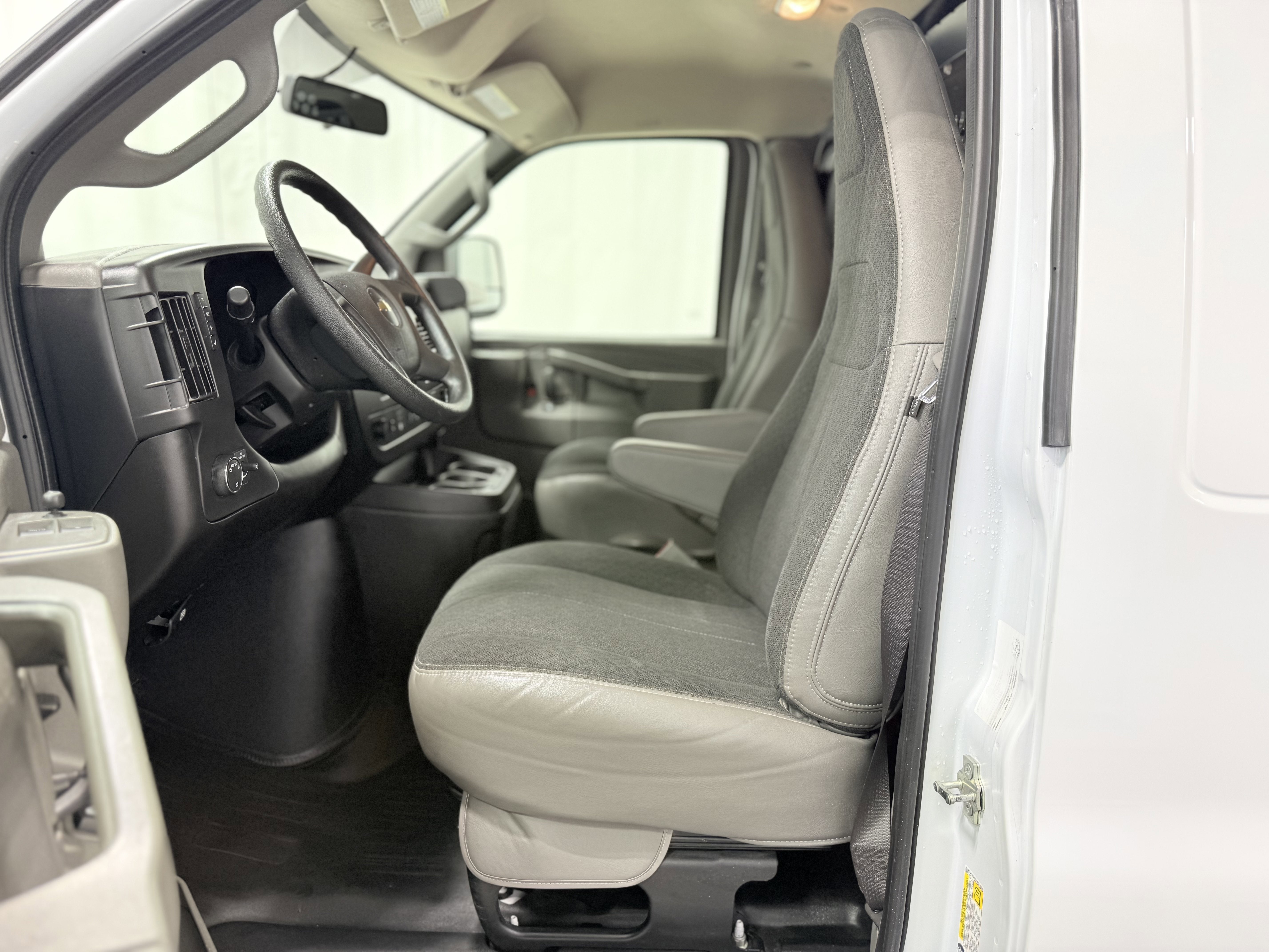 2024 Chevrolet Express Cargo 2500 WT