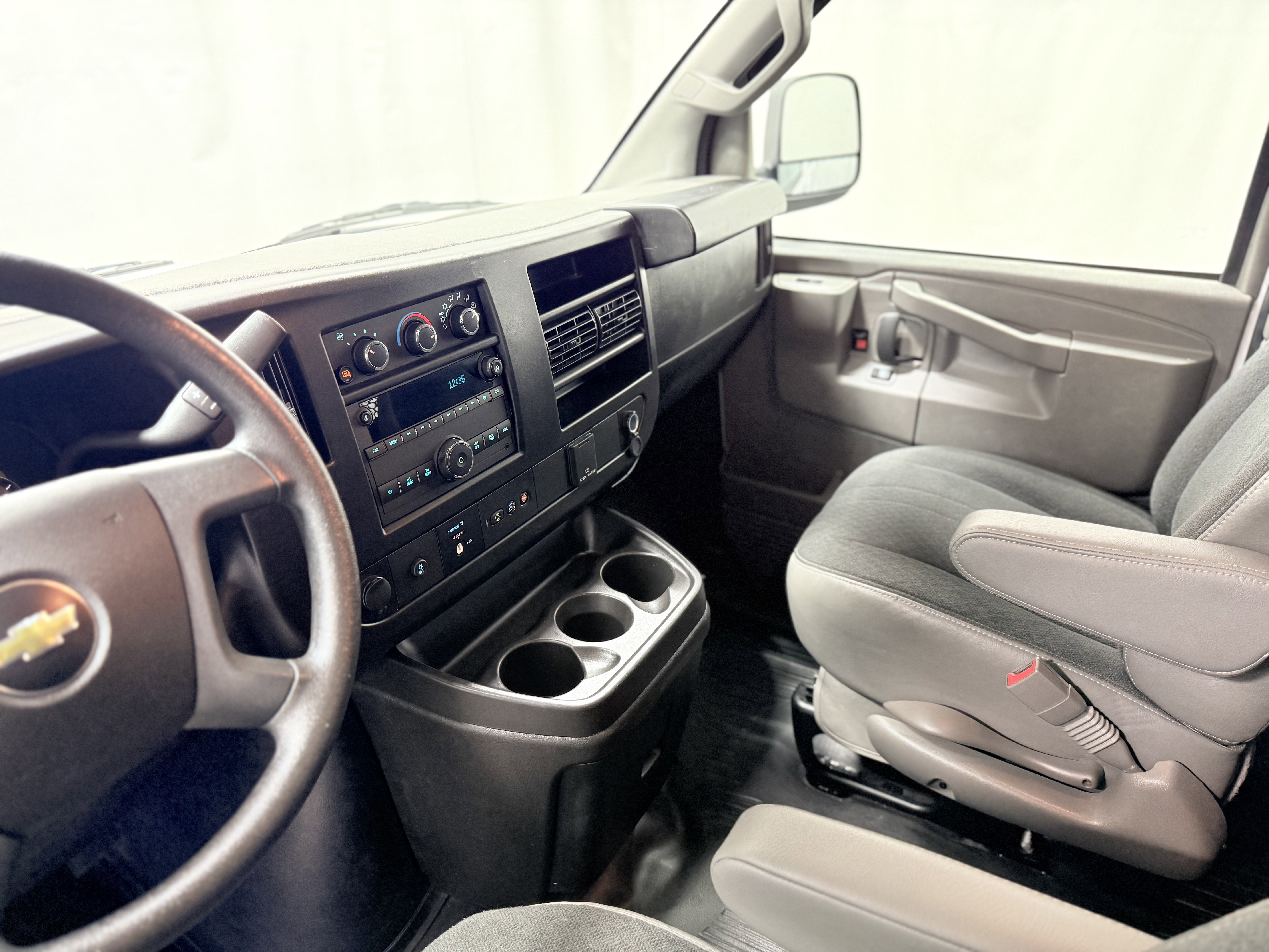 2024 Chevrolet Express Cargo 2500 WT