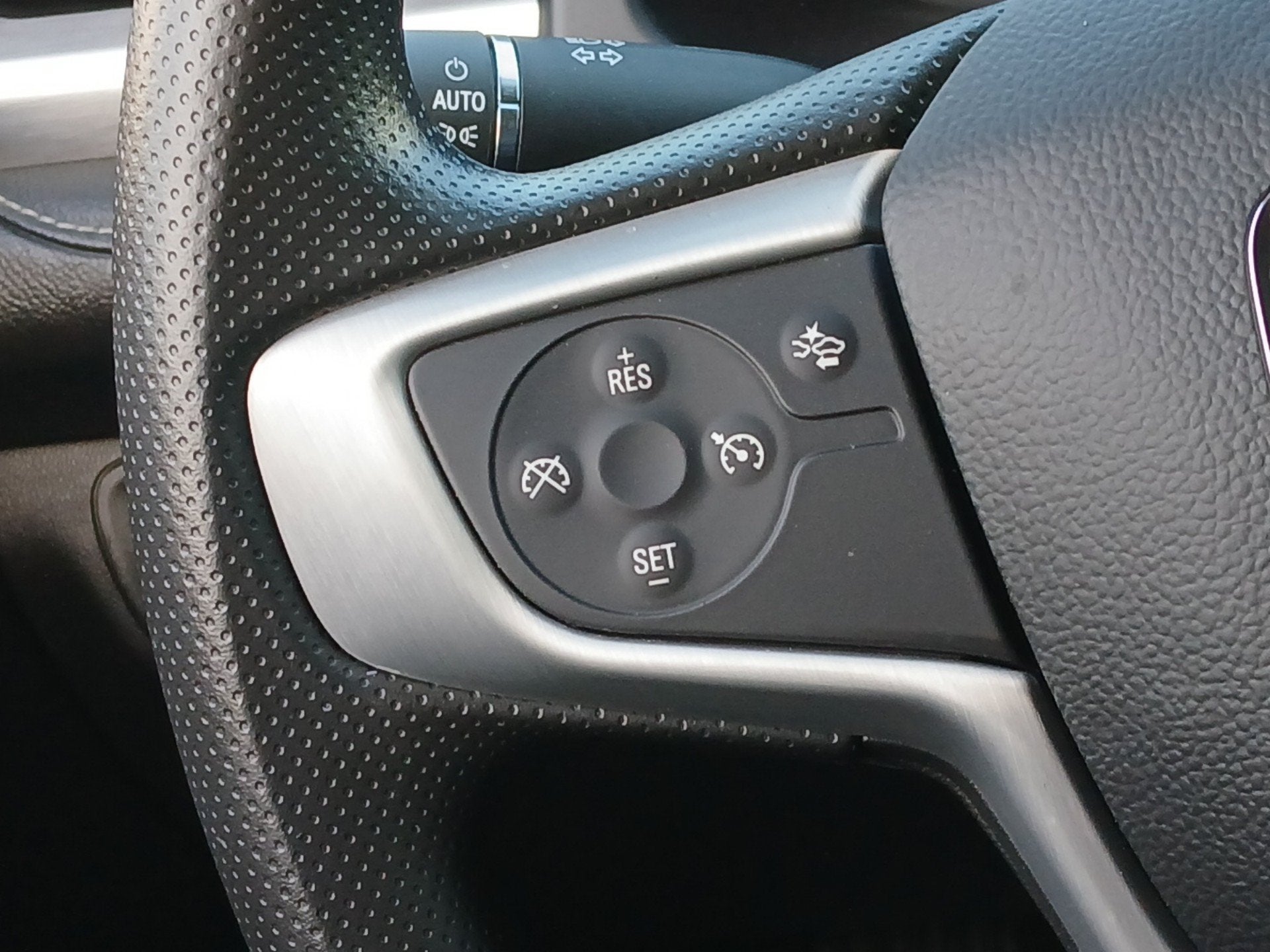 2023 GMC Acadia SLE - Photo 9