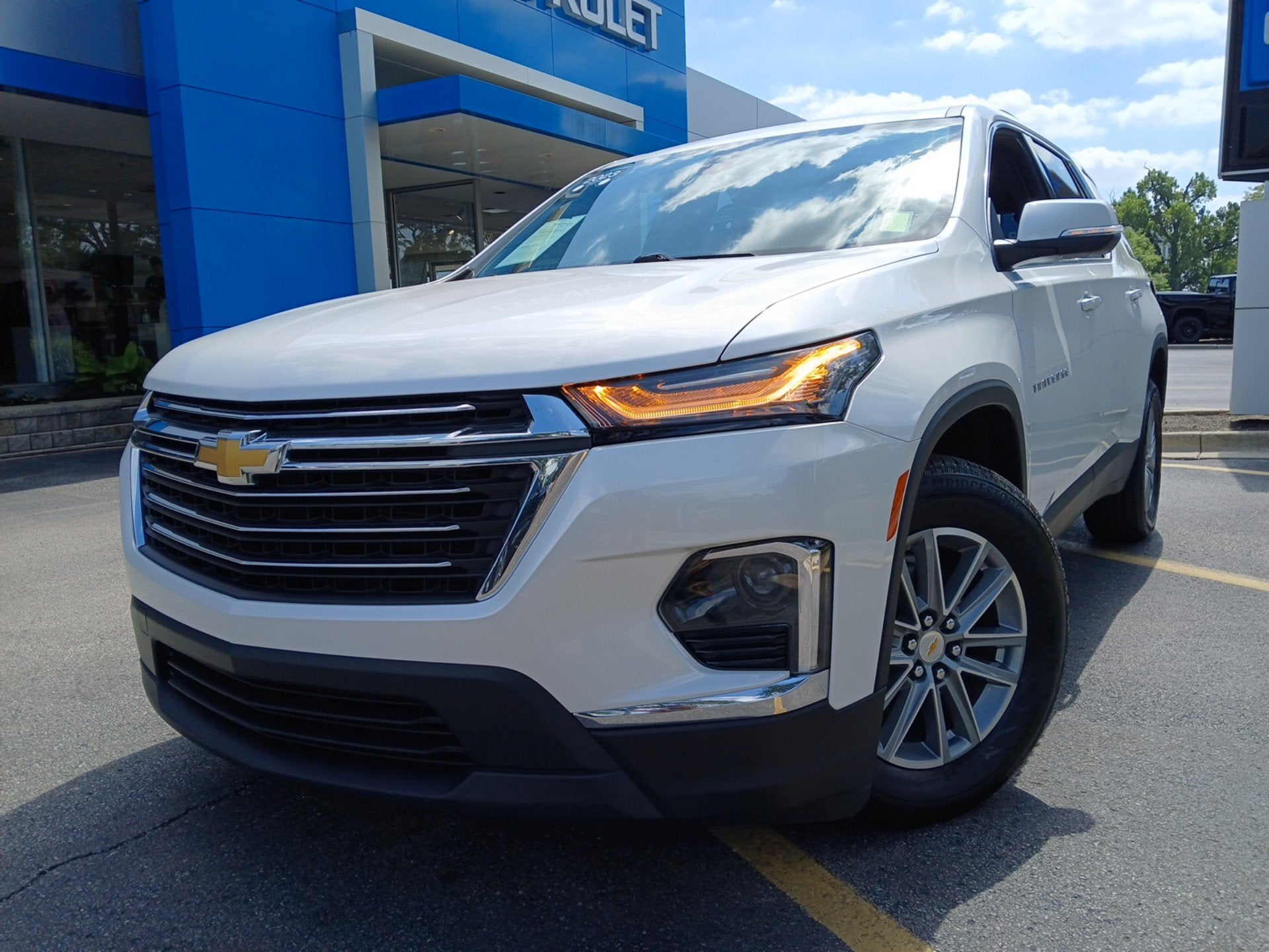 2023 Chevrolet Traverse LT Cloth