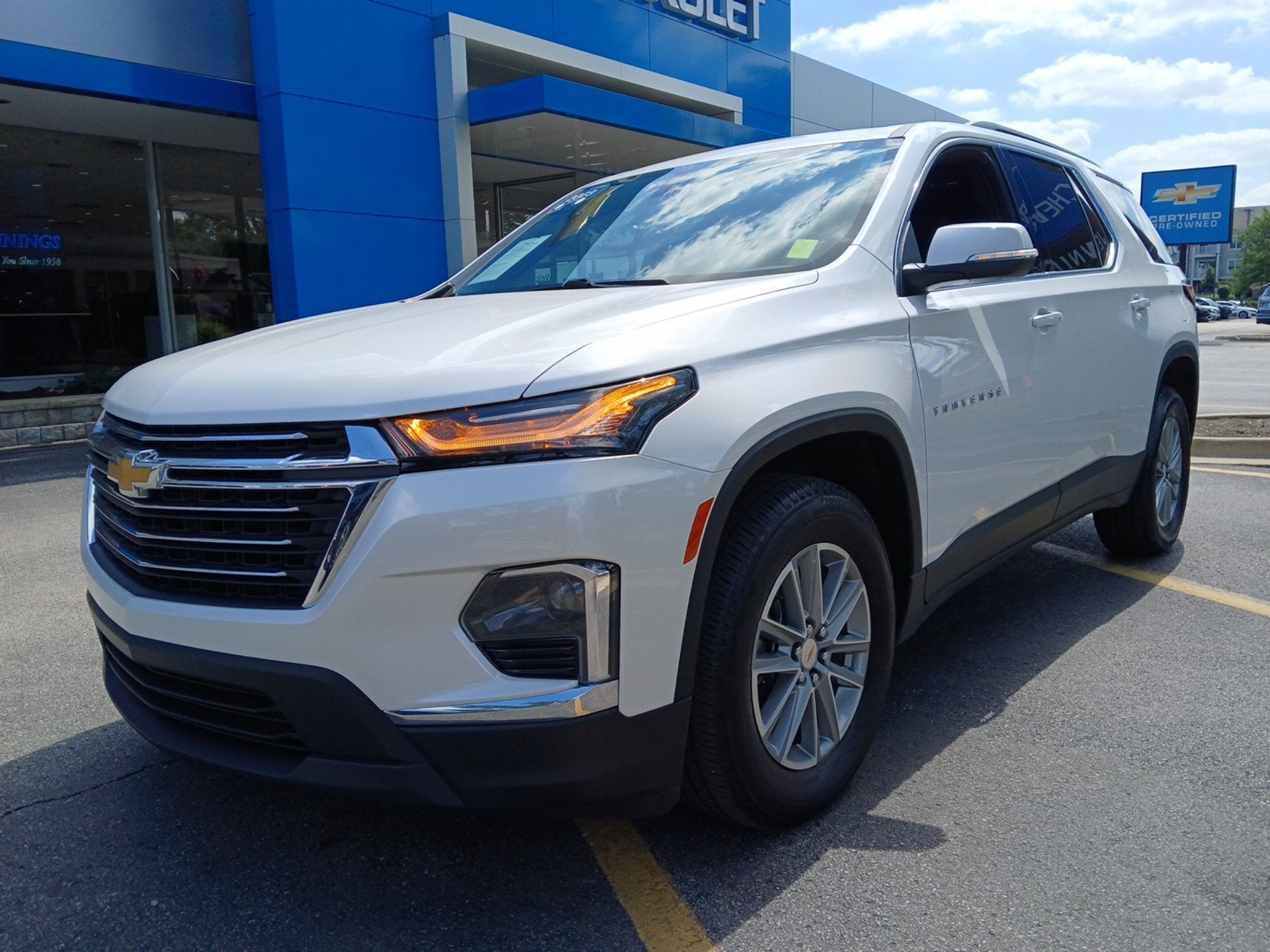 2023 Chevrolet Traverse LT Cloth