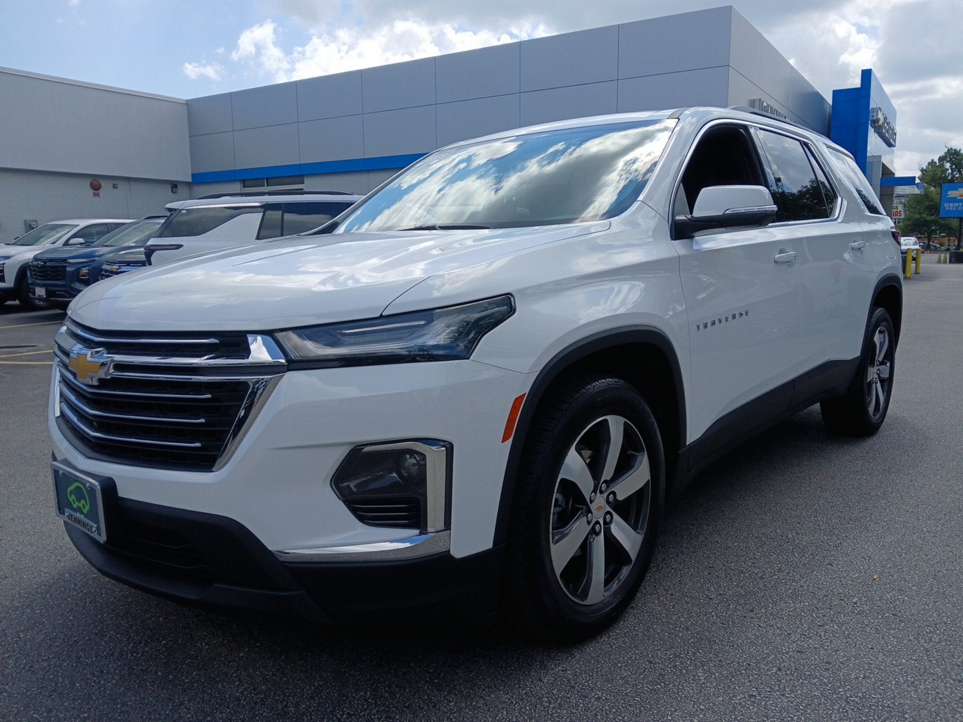 2023 Chevrolet Traverse LT Leather