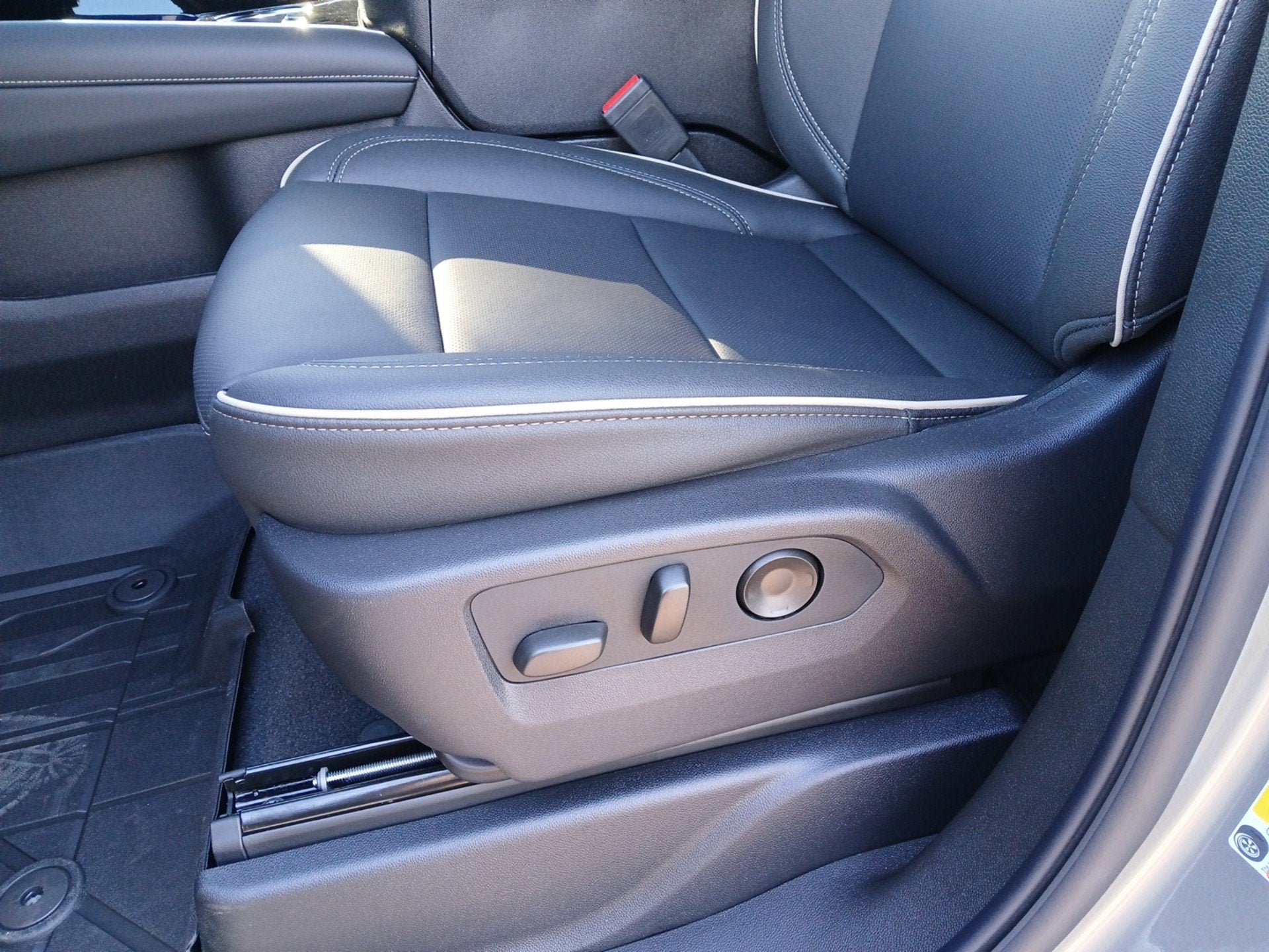 2027 Chevrolet Tahoe Premier - Photo 21