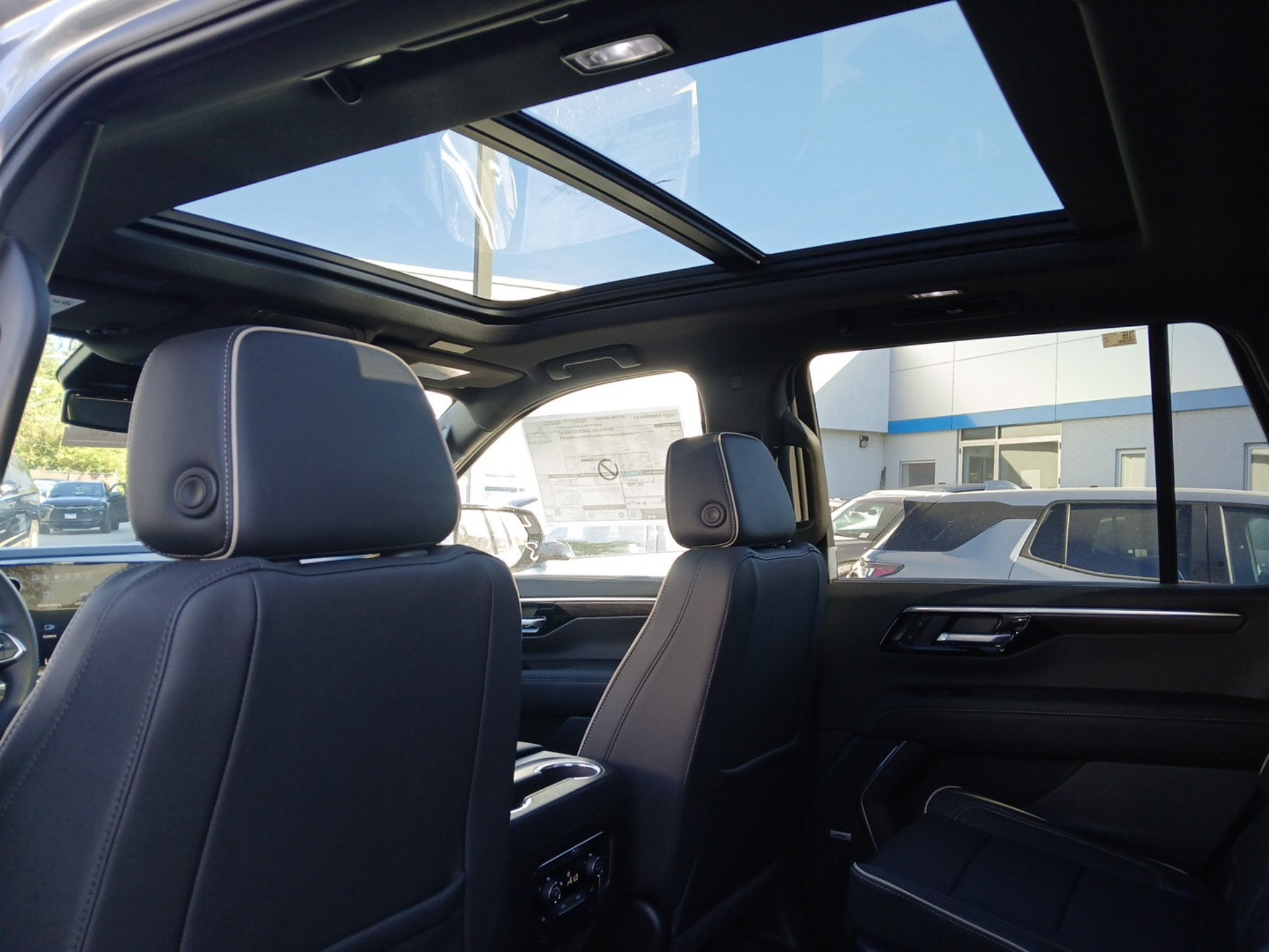 2027 Chevrolet Tahoe Premier - Photo 23