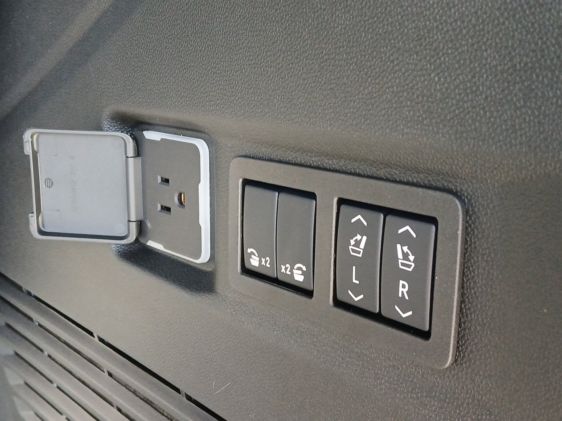 2027 Chevrolet Tahoe Premier - Photo 27