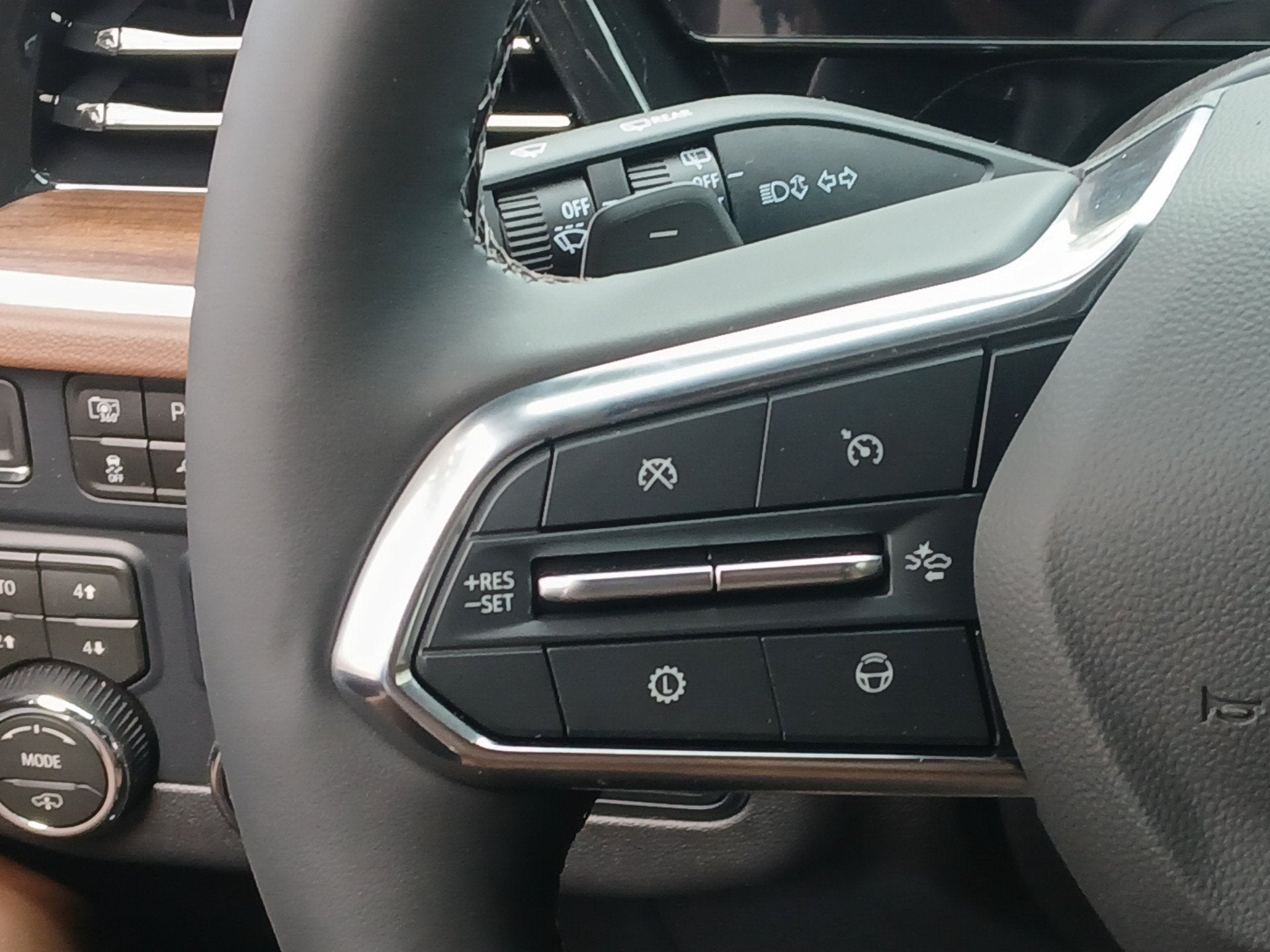 2027 Chevrolet Tahoe High Country - Photo 9