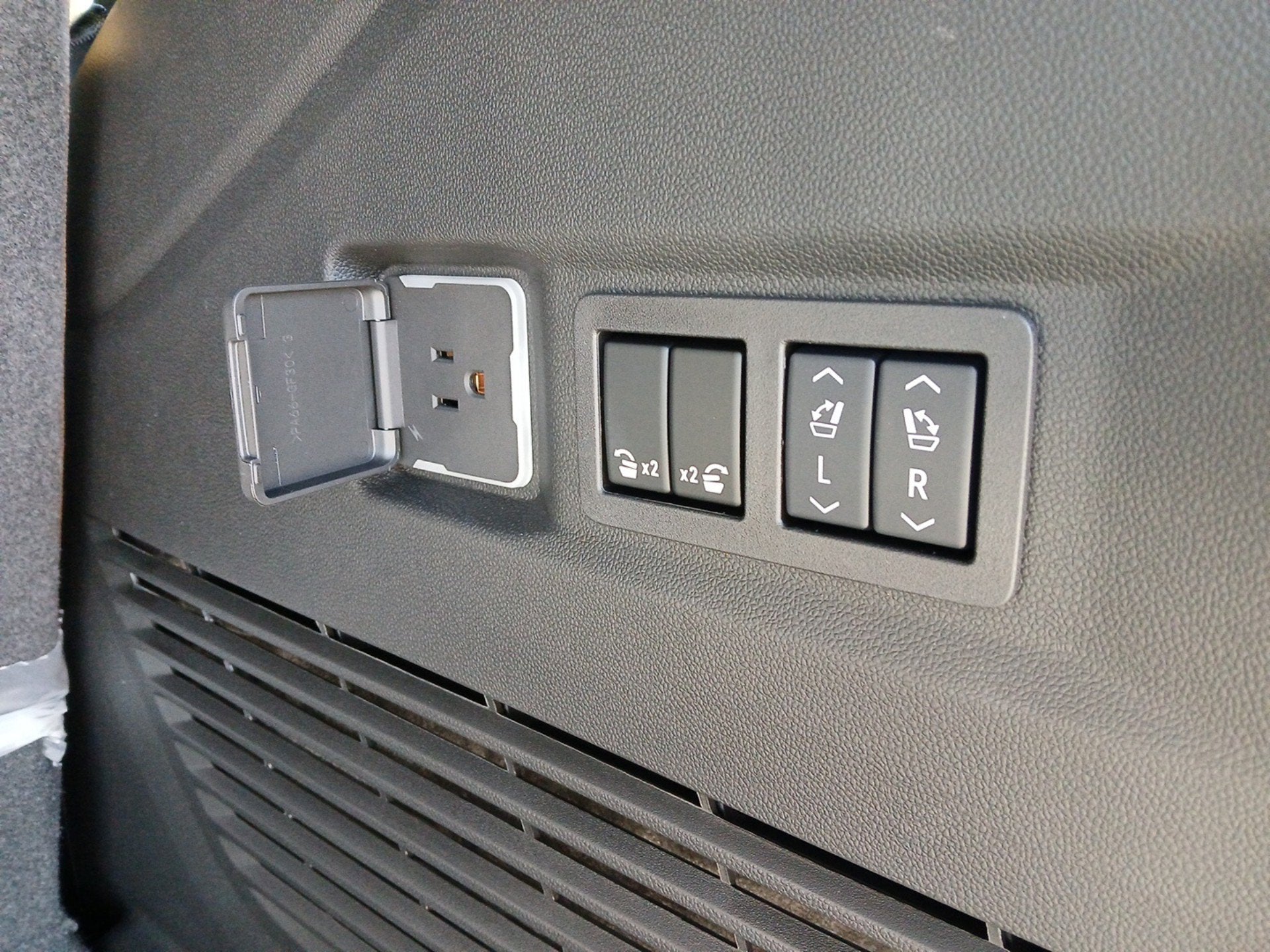 2027 Chevrolet Tahoe High Country - Photo 28