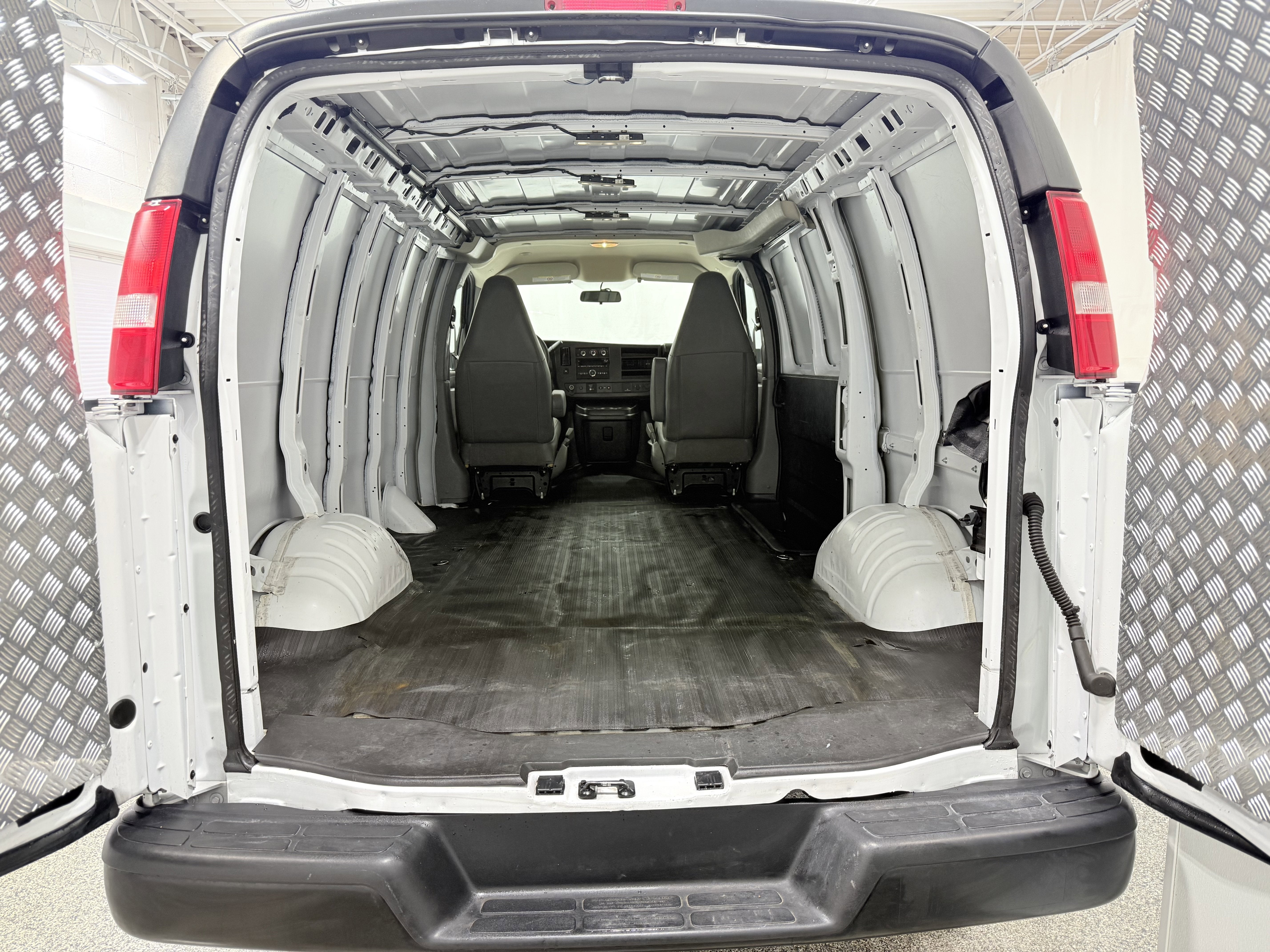 2023 GMC Savana Cargo 2500 Work Van