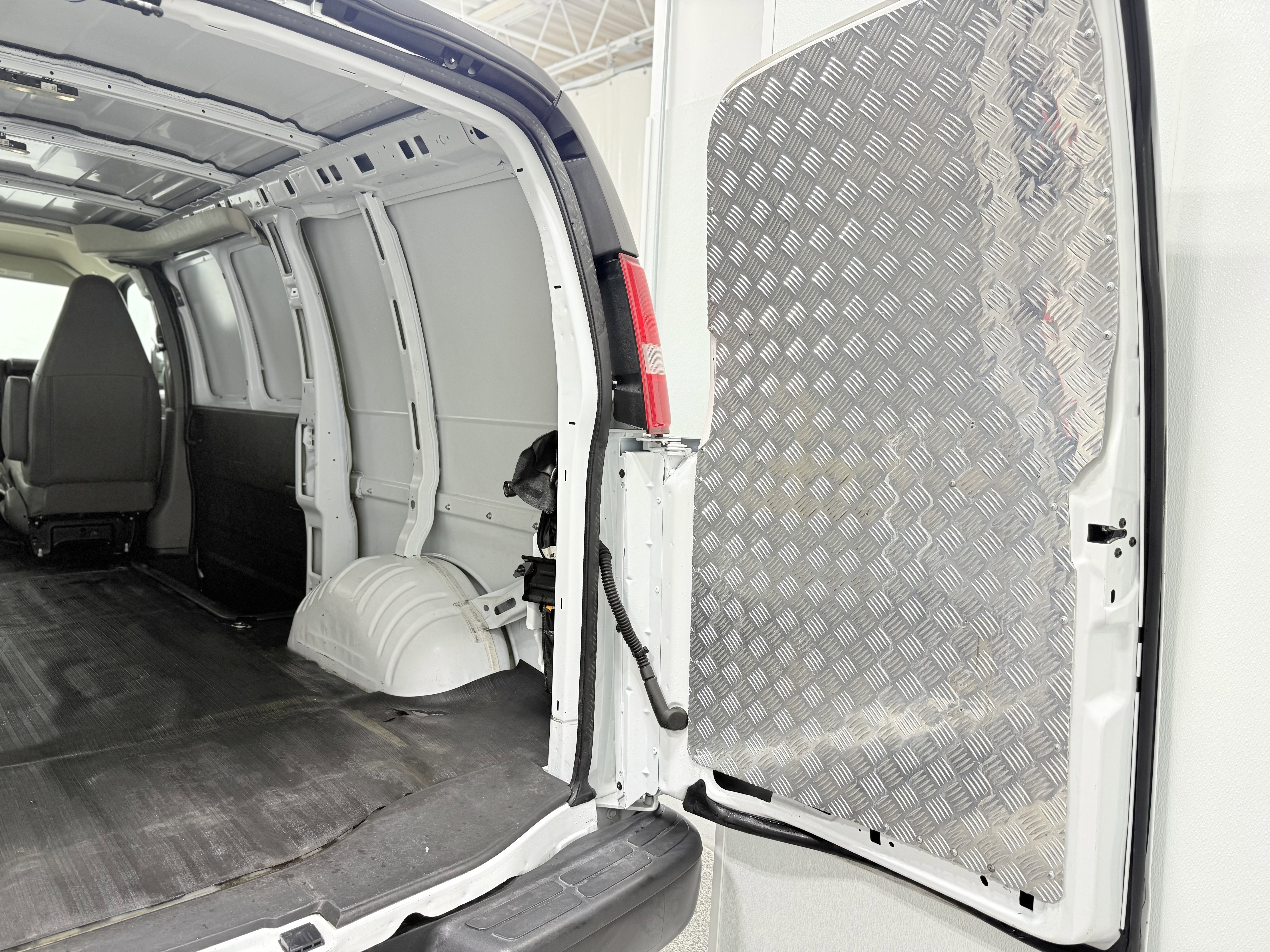 2023 GMC Savana Cargo 2500 Work Van