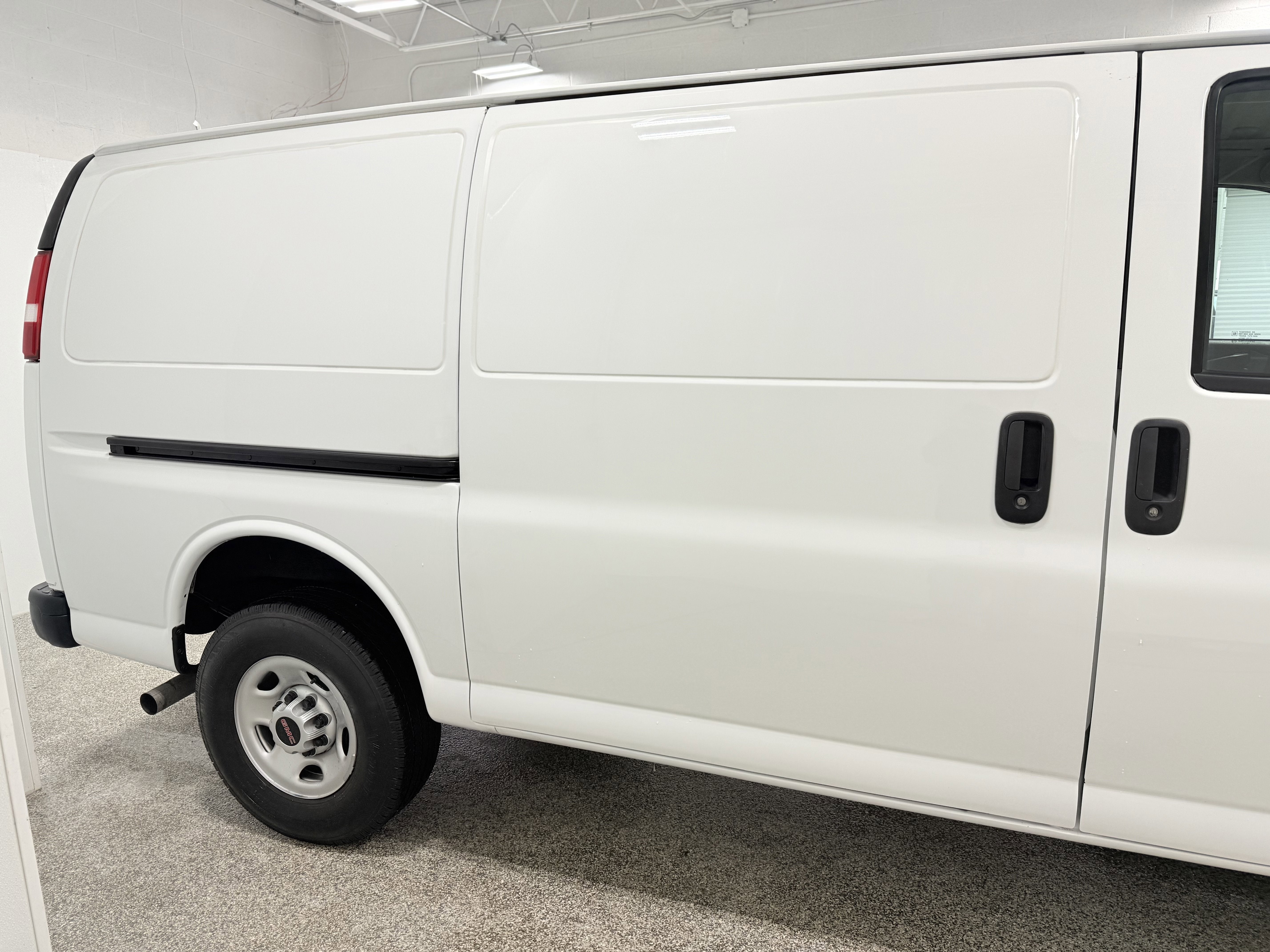 2023 GMC Savana Cargo 2500 Work Van