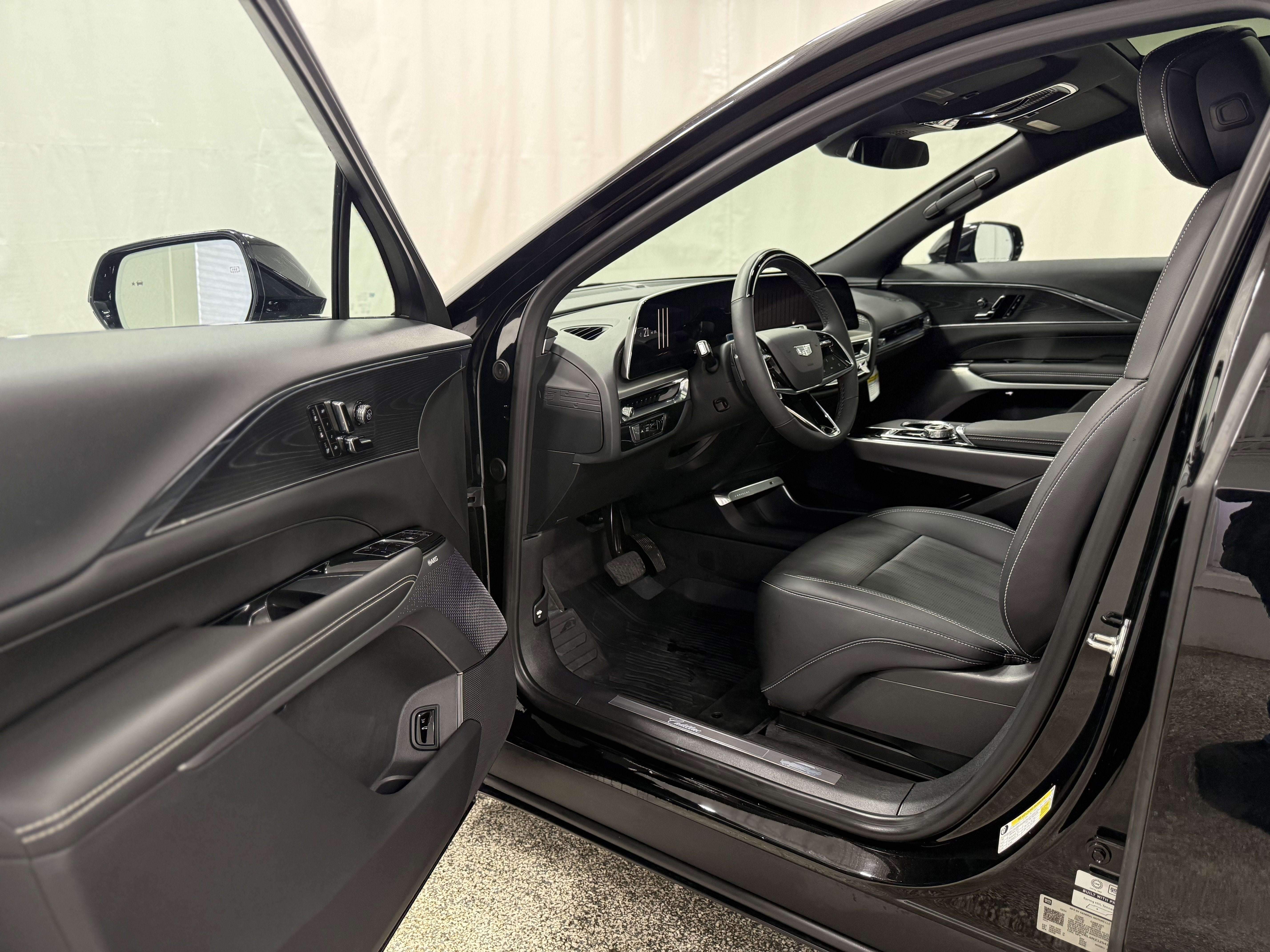 2024 Cadillac LYRIQ Sport 2