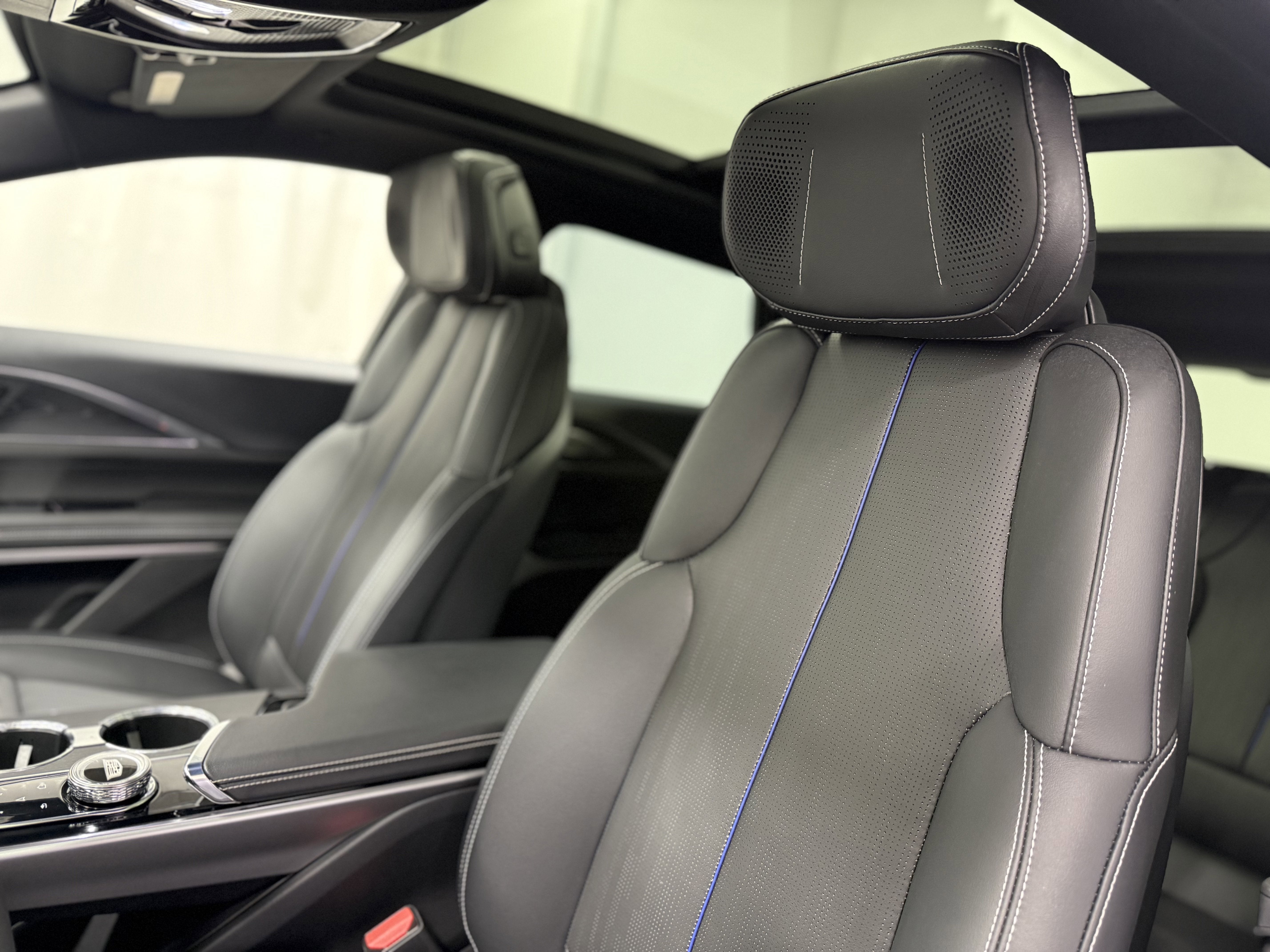 2024 Cadillac LYRIQ Sport 2