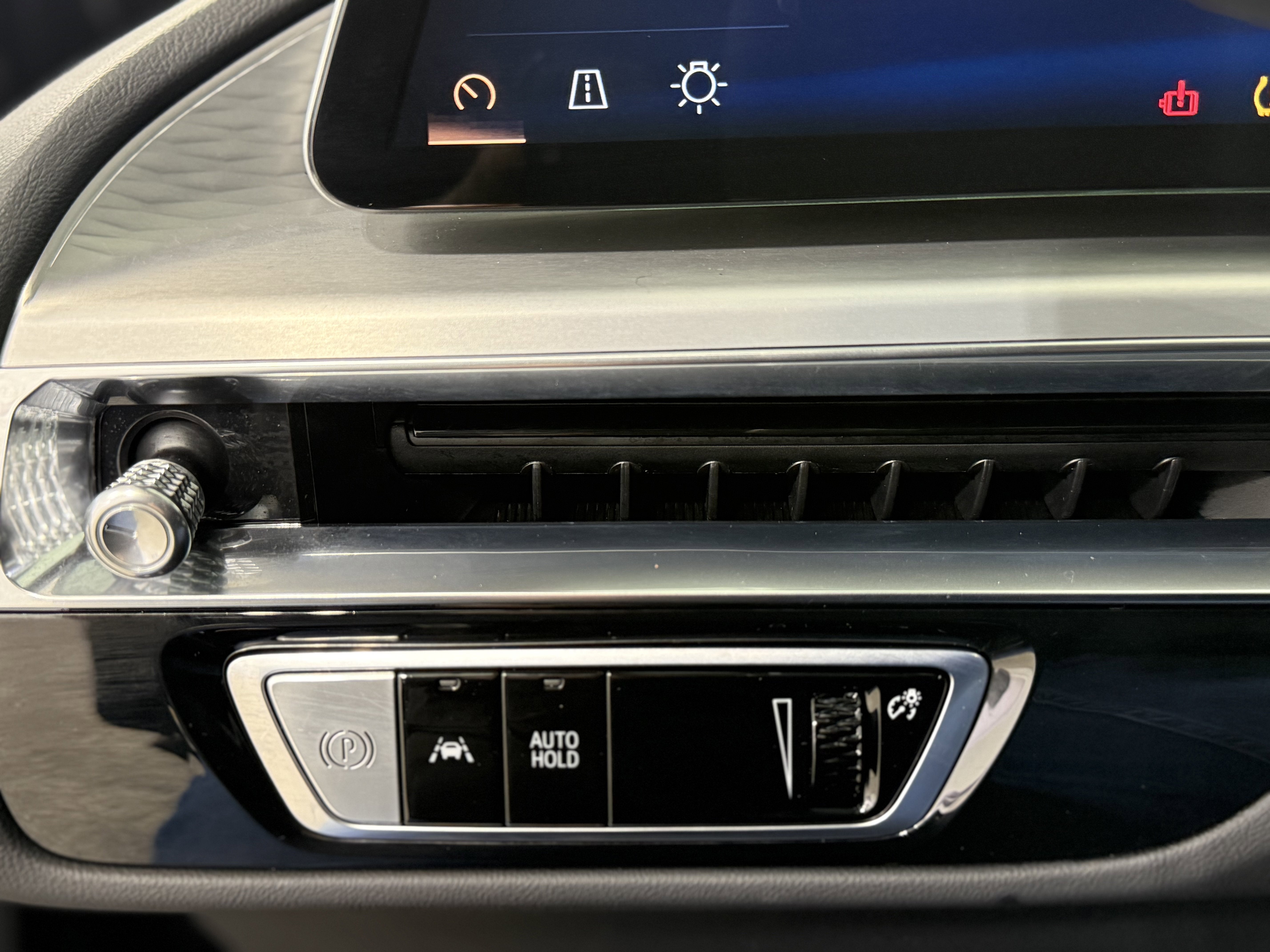 2024 Cadillac LYRIQ Sport 2