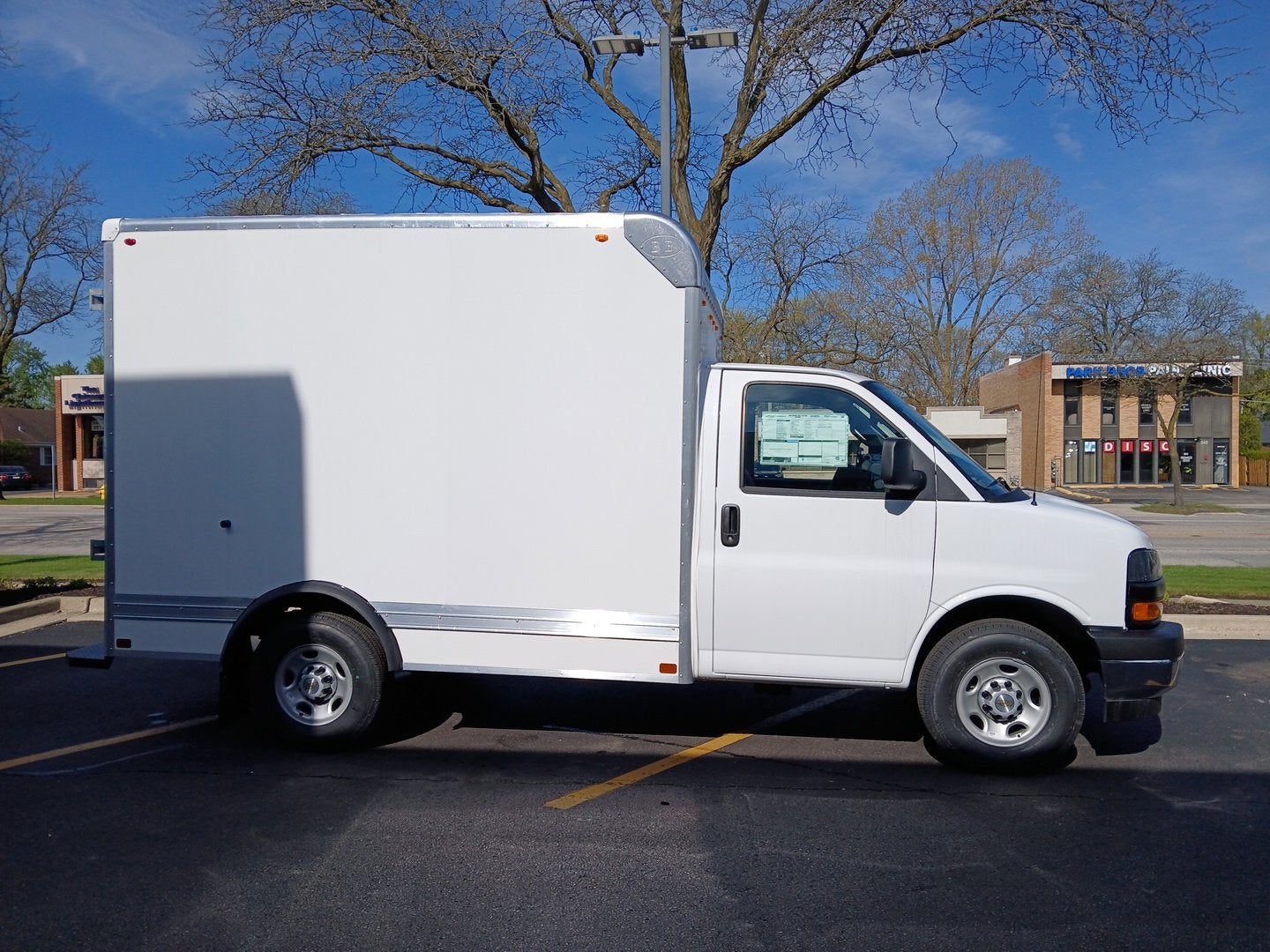 2025 Chevrolet Express Cutaway 3500 1WT