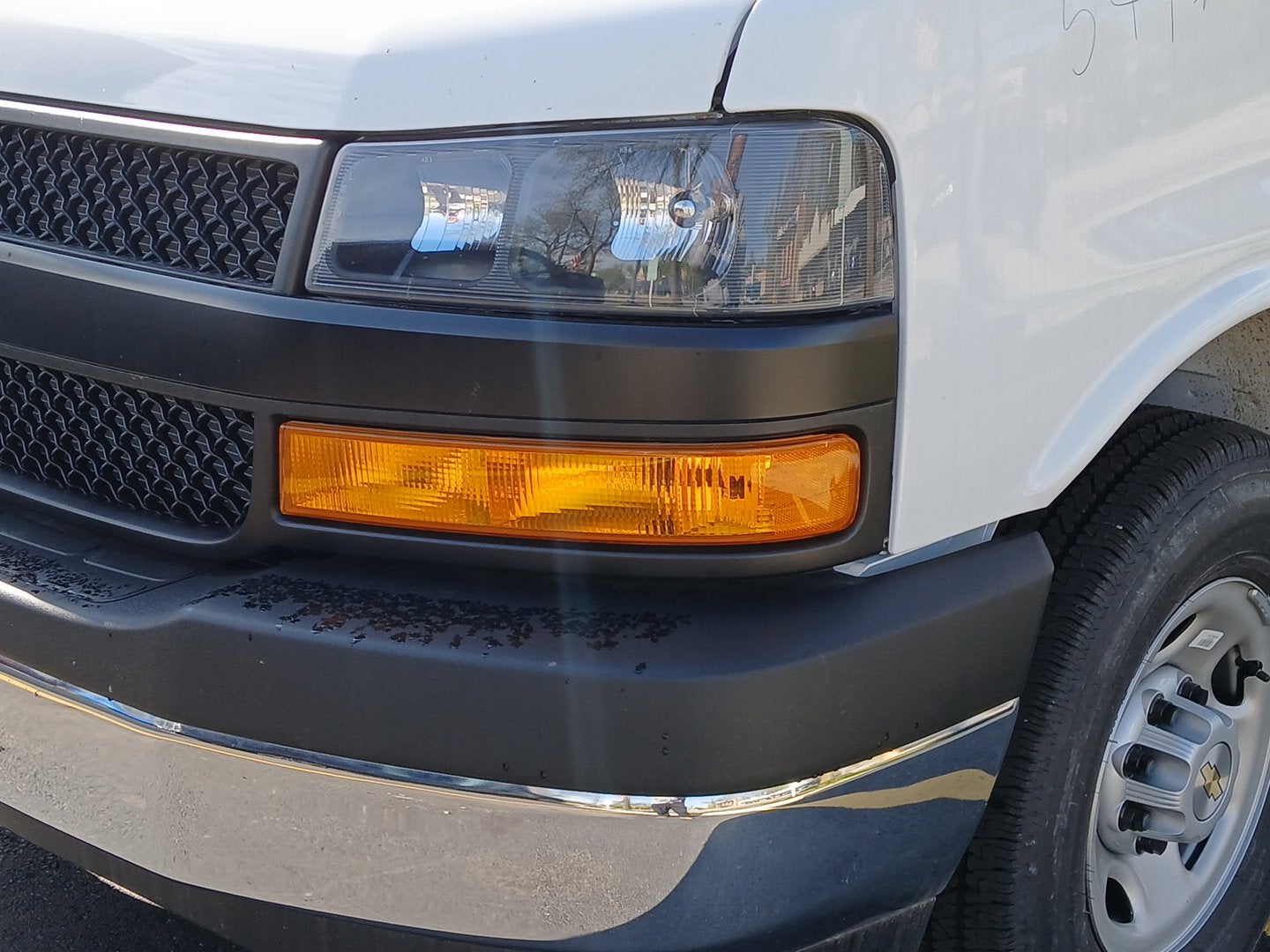 2025 Chevrolet Express Cutaway 3500 1WT