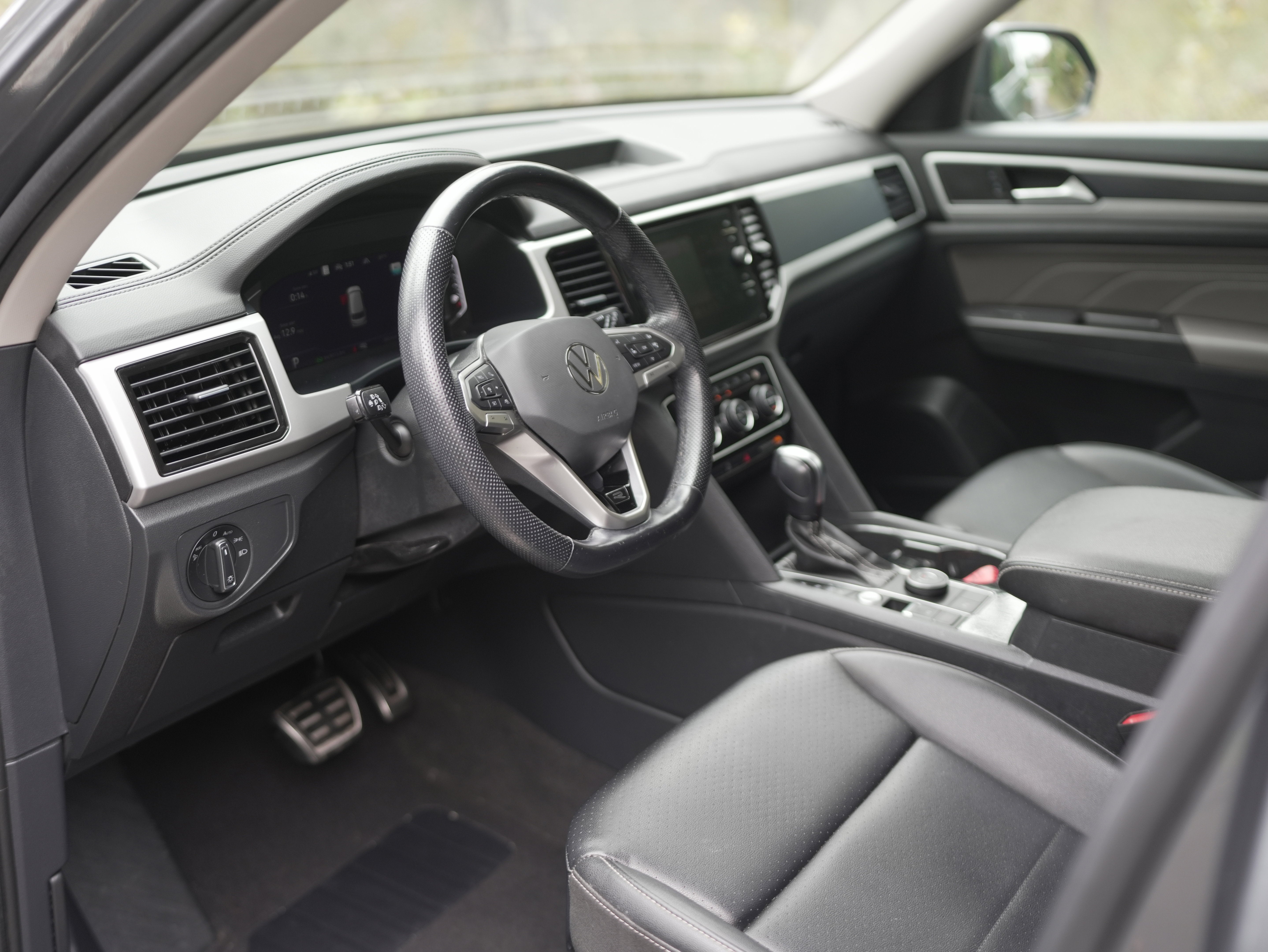 2022 Volkswagen Atlas 3.6L V6 SEL R-Line