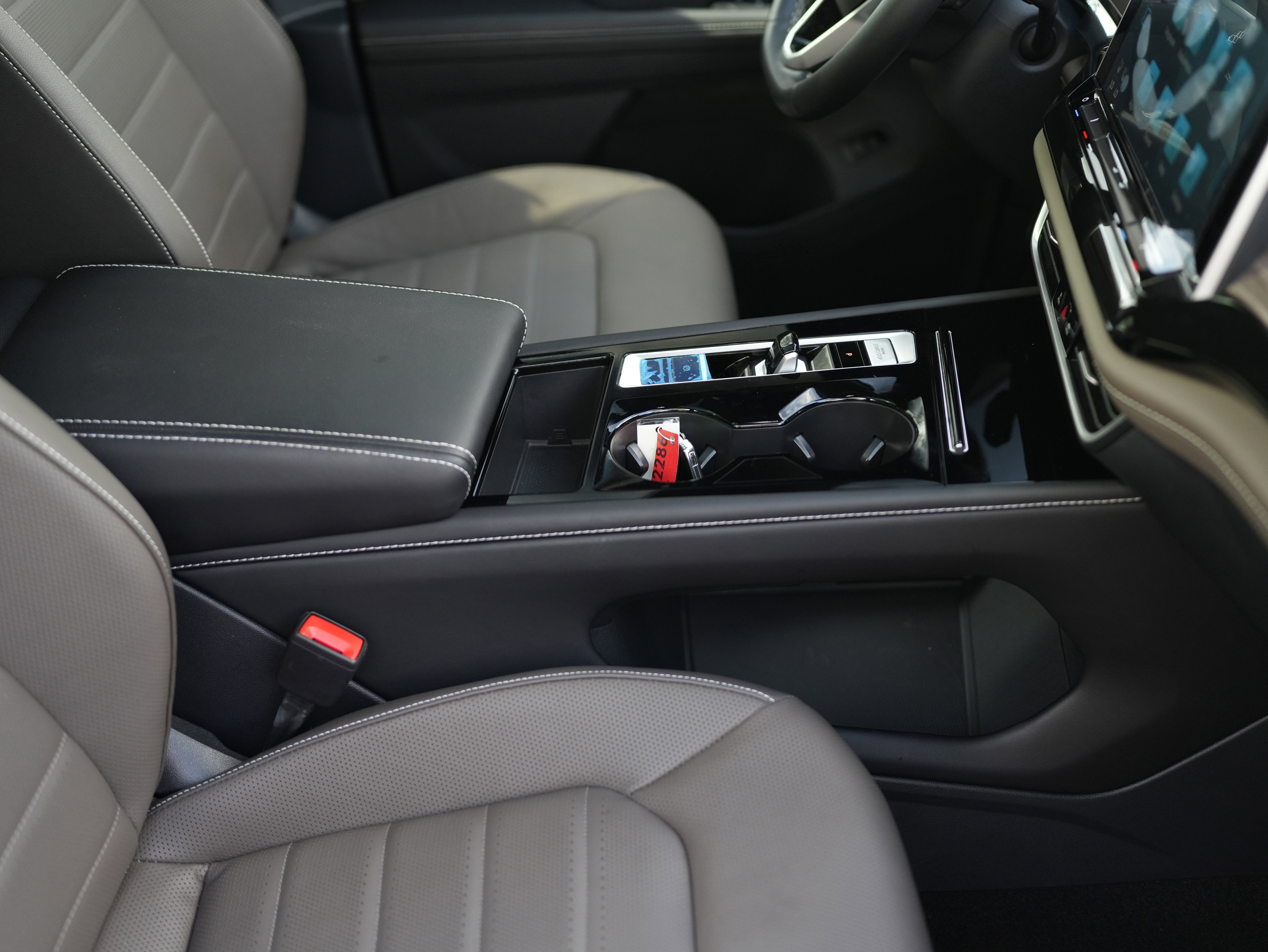 2025 Volkswagen Atlas 2.0T SEL