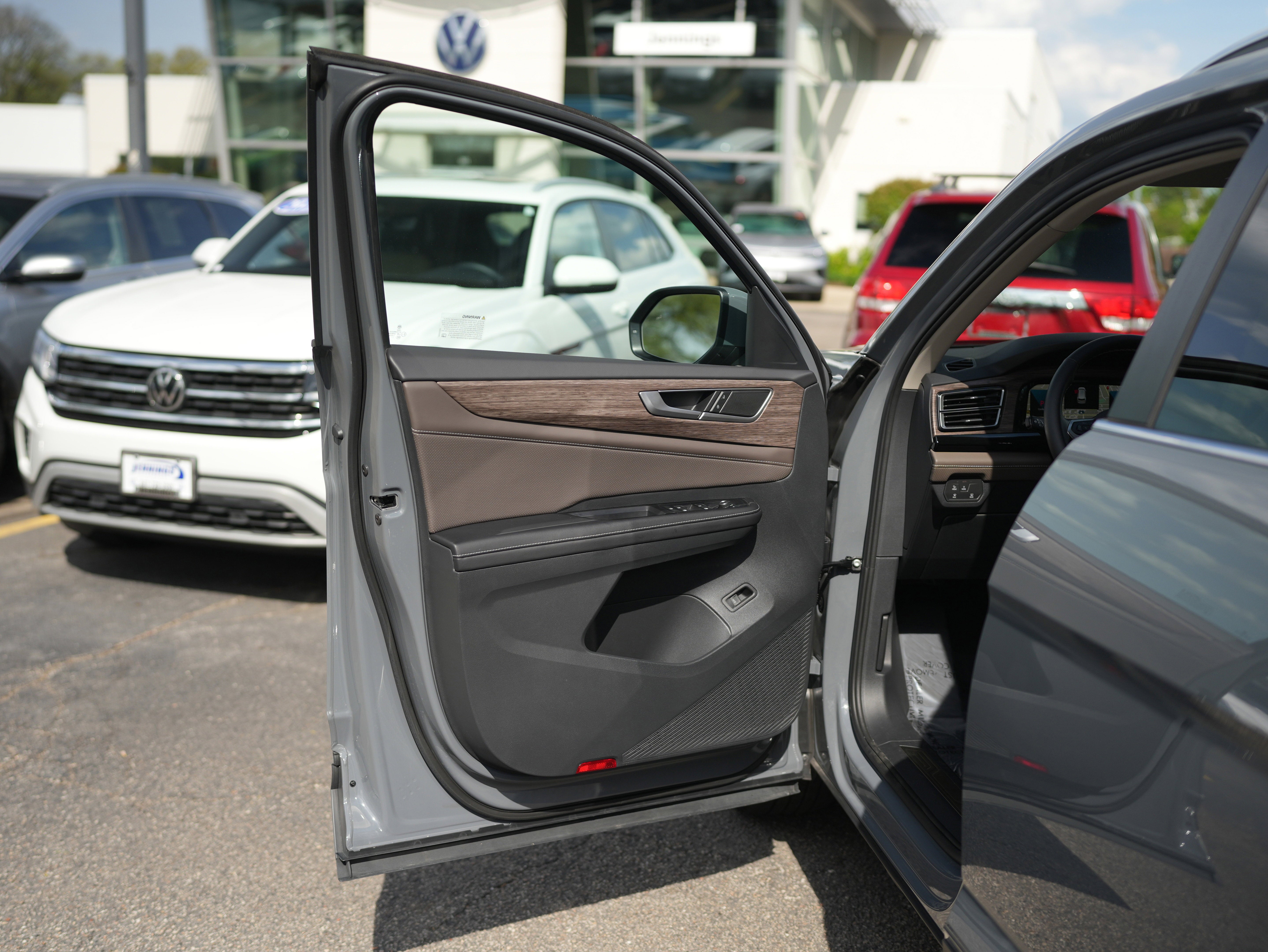 2025 Volkswagen Atlas 2.0T SEL