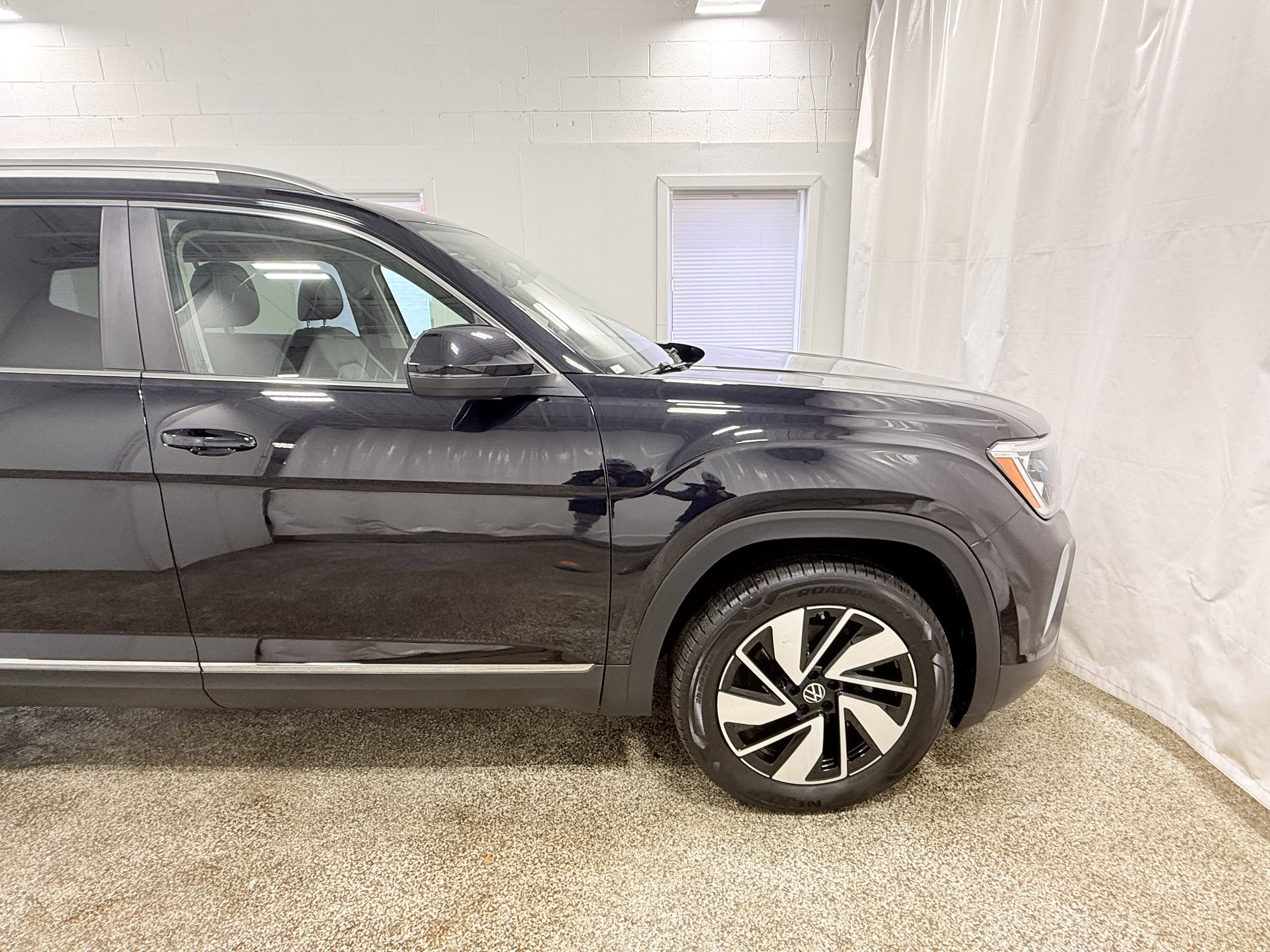 2025 Volkswagen Atlas 2.0T SEL