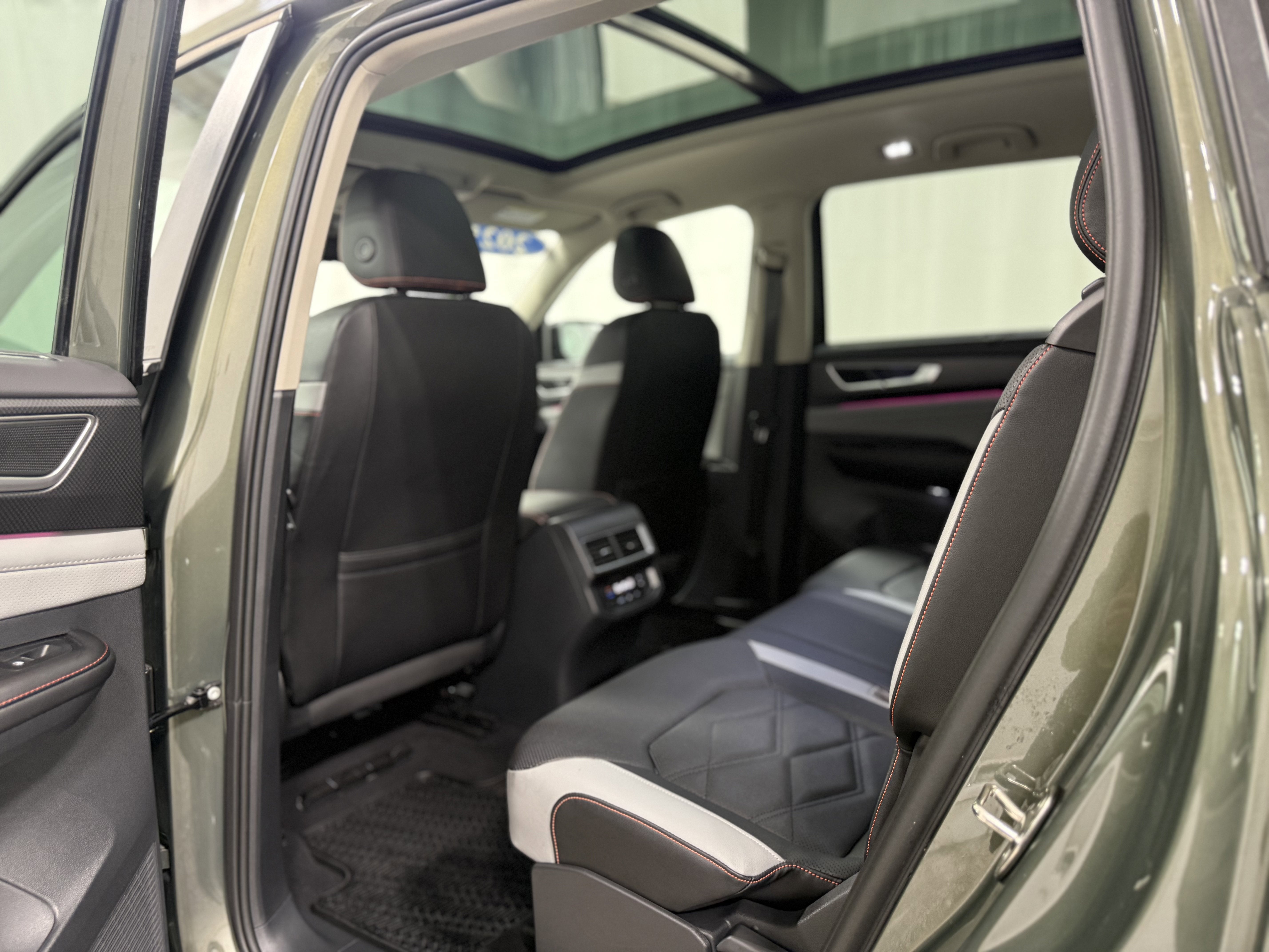 2025 Volkswagen Atlas 2.0T Peak Edition