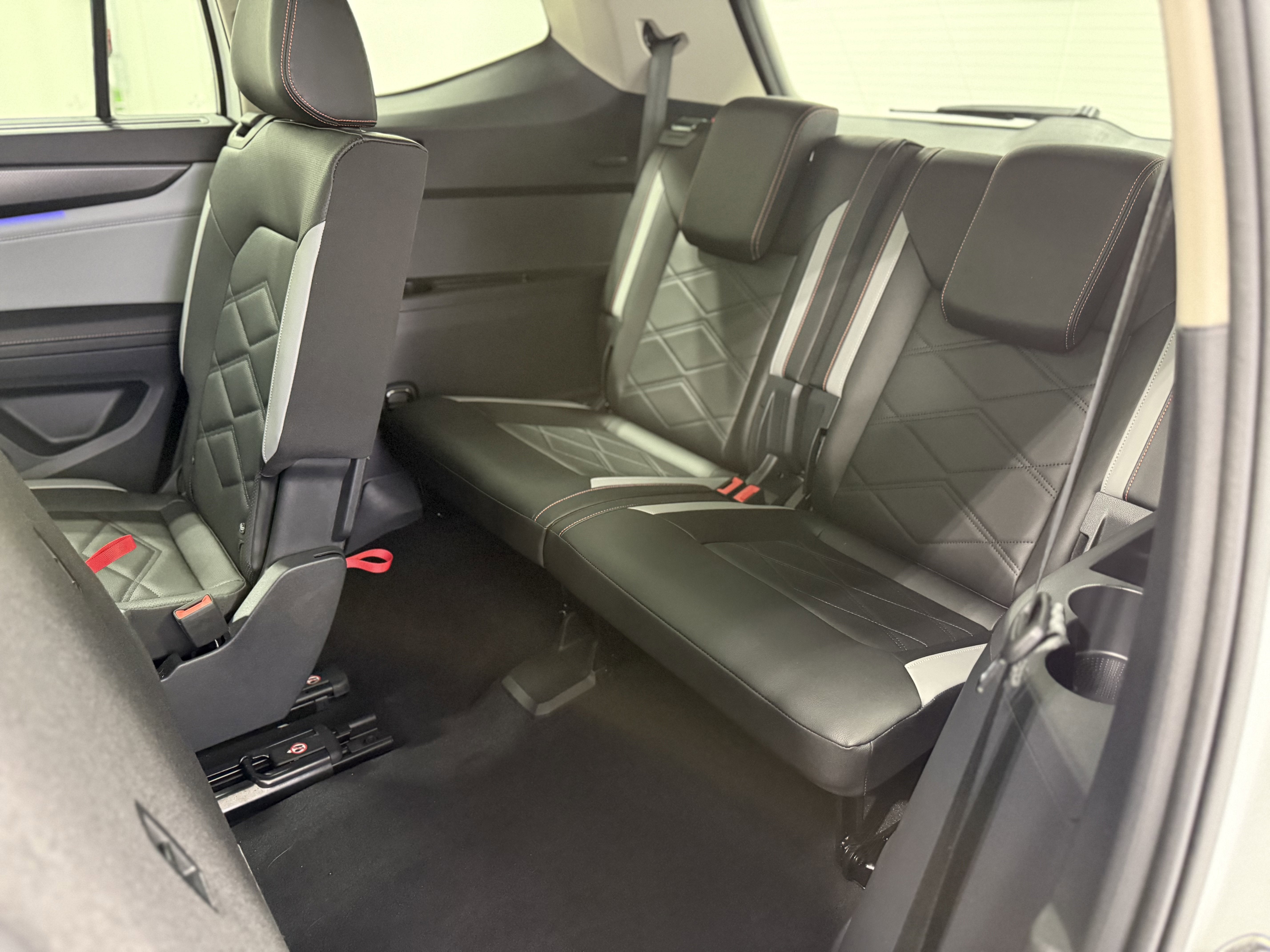 2025 Volkswagen Atlas 2.0T Peak Edition