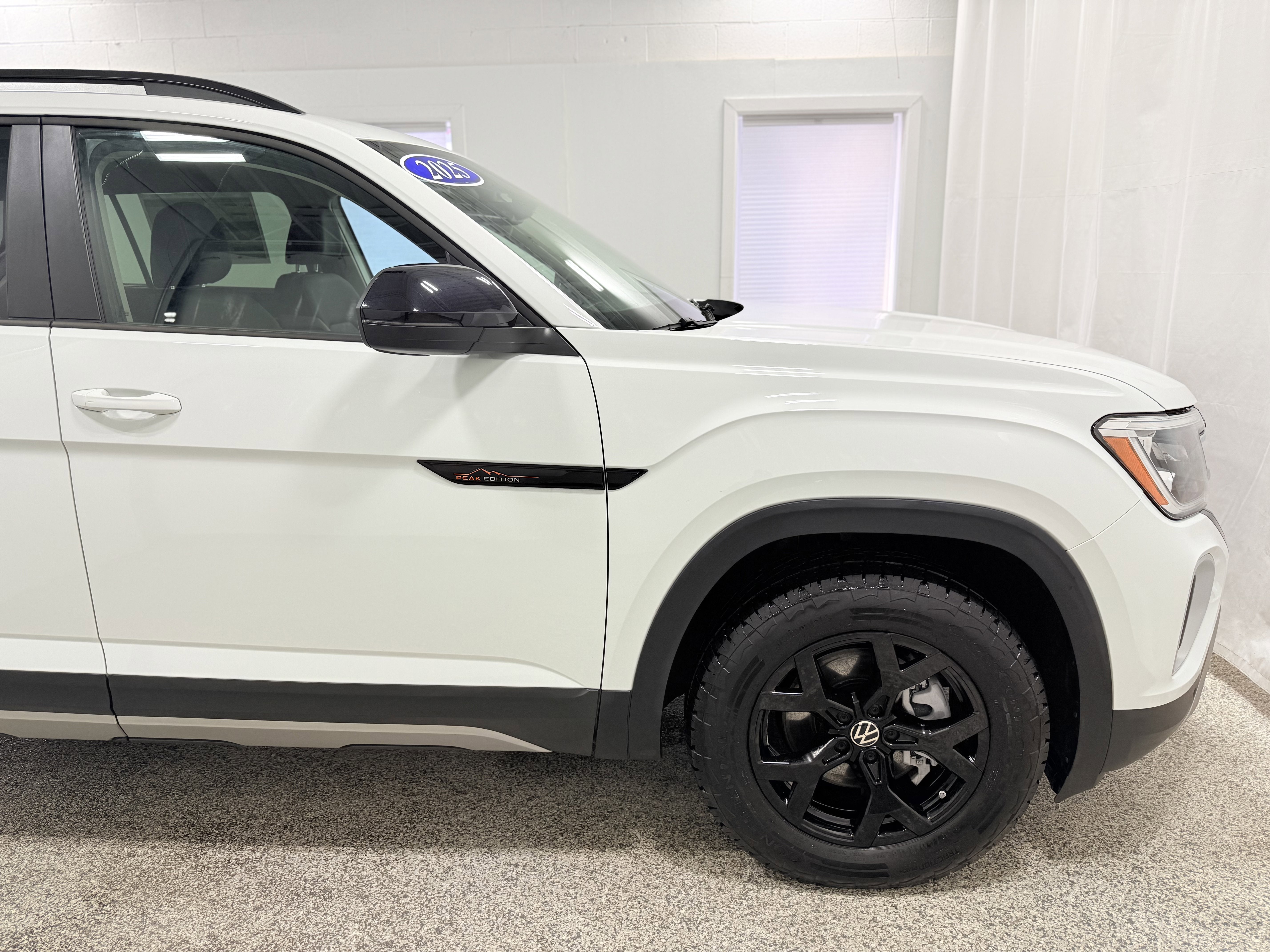 2025 Volkswagen Atlas 2.0T Peak Edition