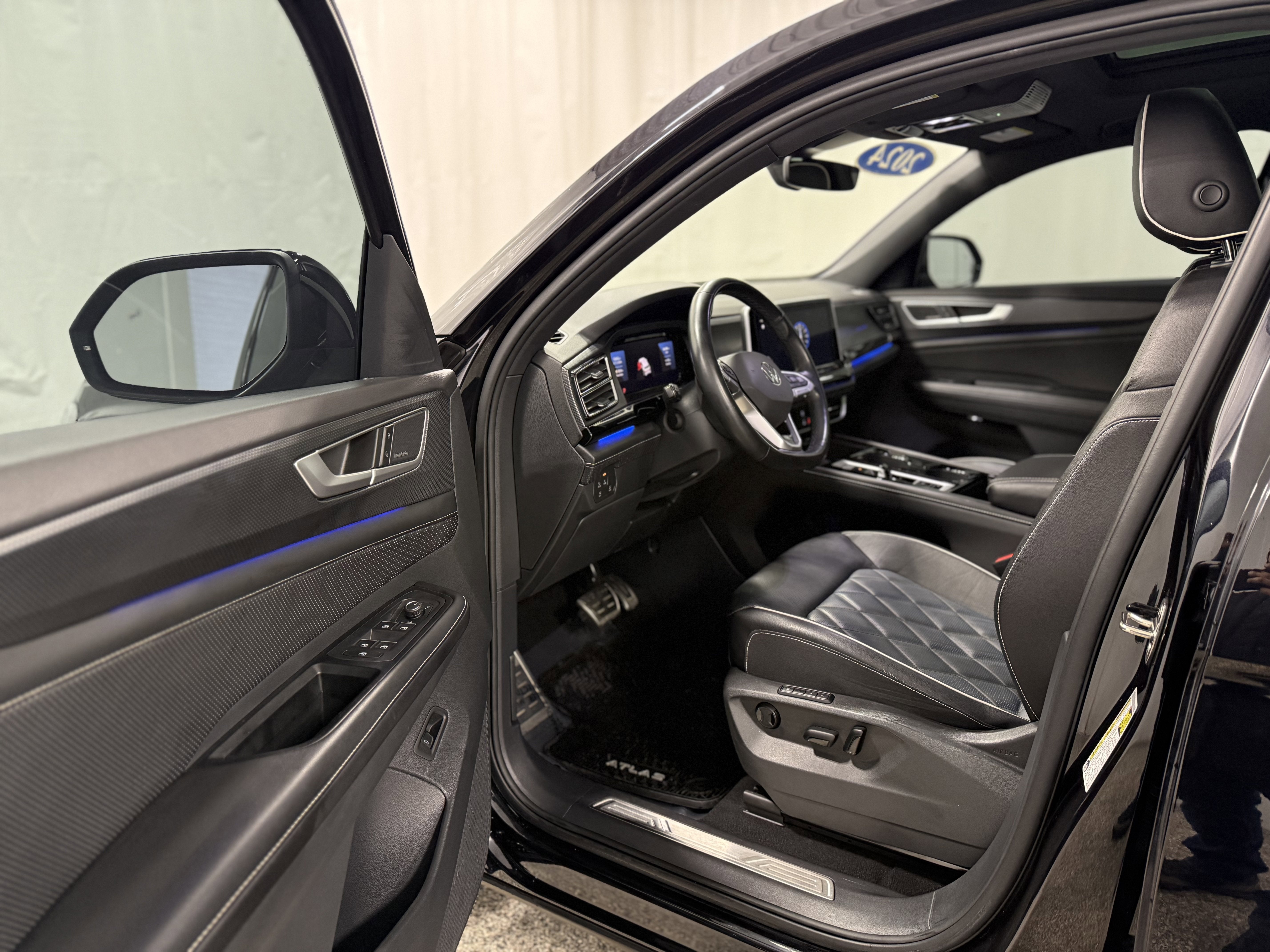 2024 Volkswagen Atlas Cross Sport 2.0T SEL Premium R-Line