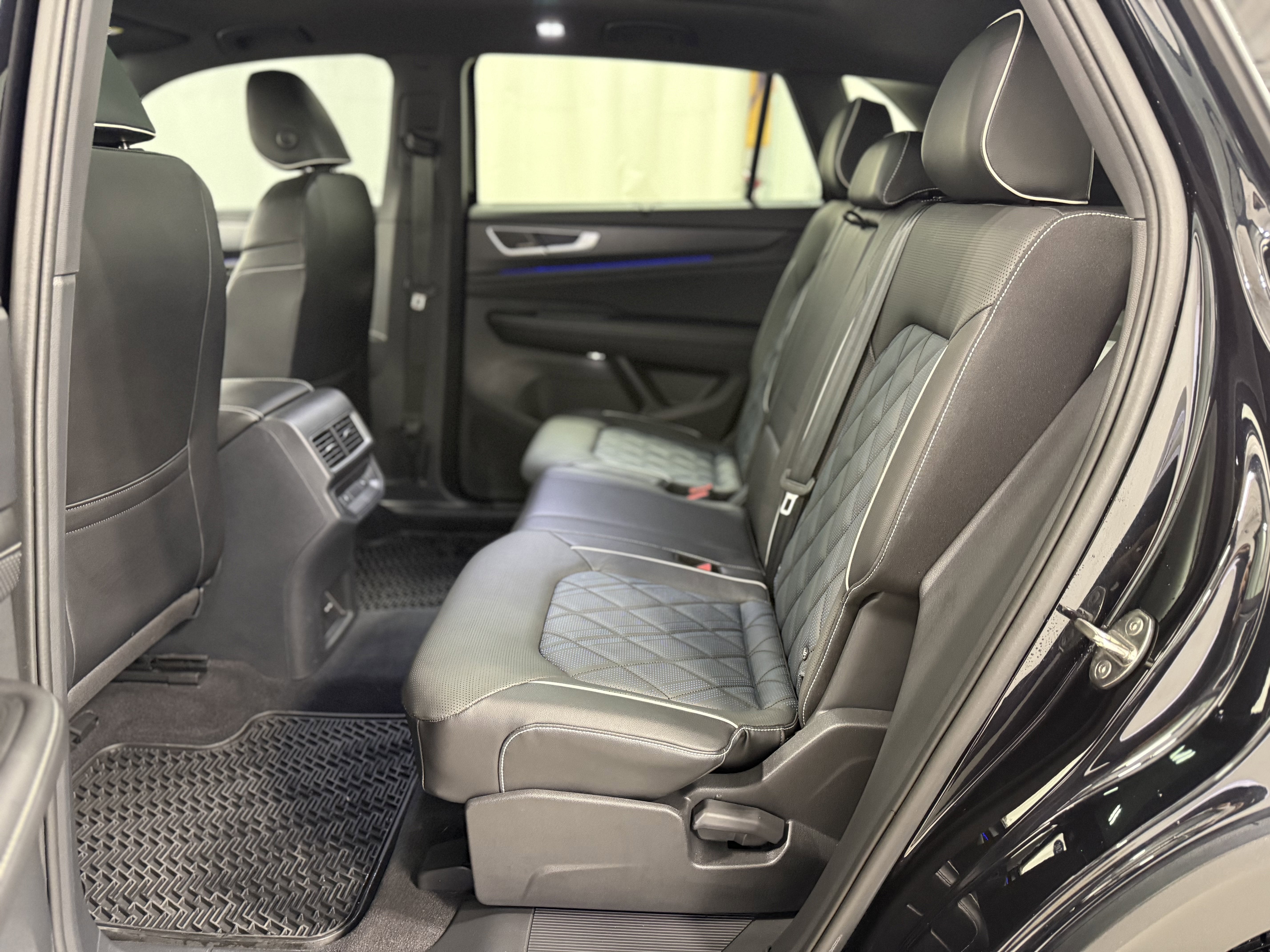 2024 Volkswagen Atlas Cross Sport 2.0T SEL Premium R-Line