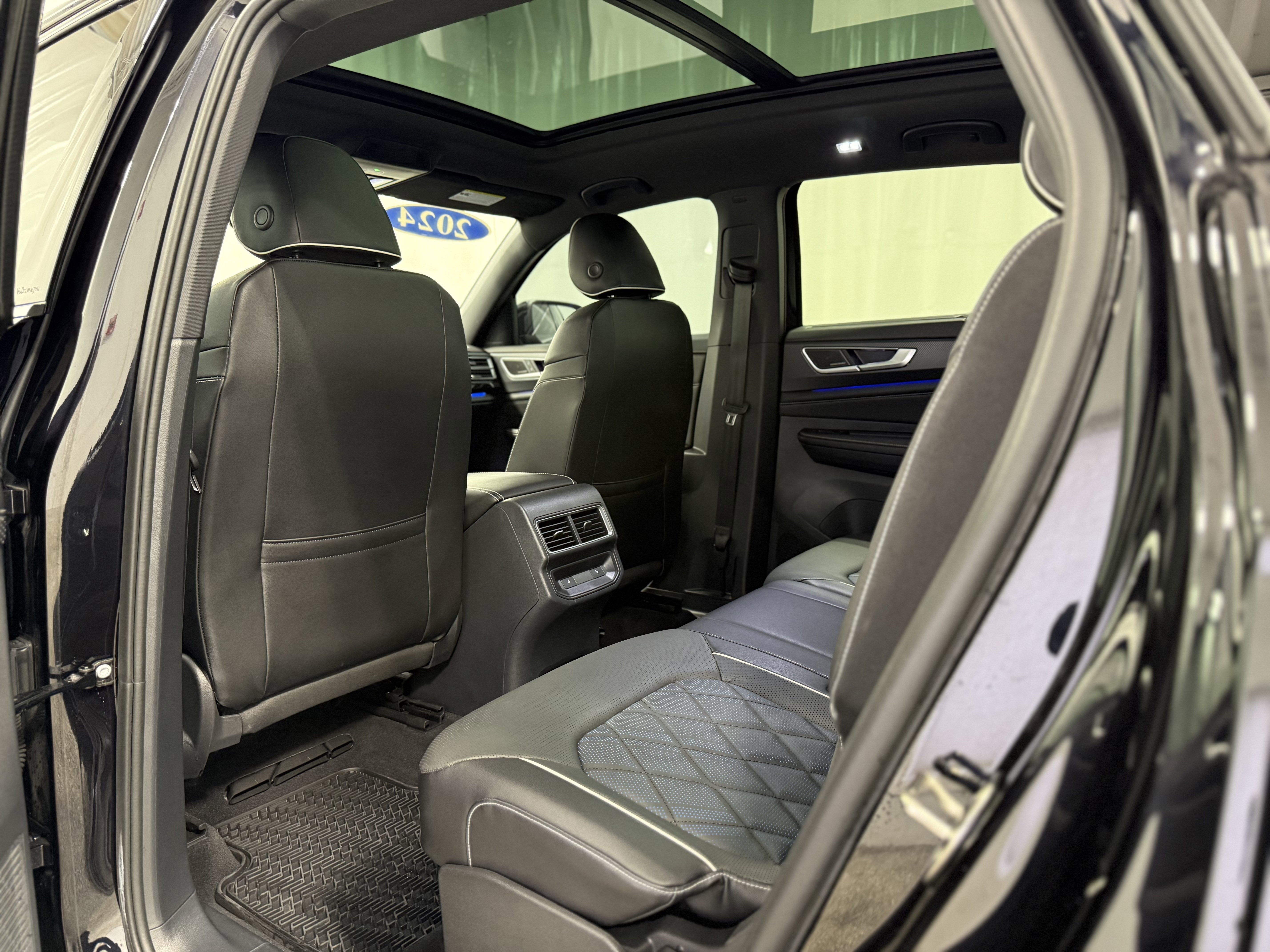 2024 Volkswagen Atlas Cross Sport 2.0T SEL Premium R-Line