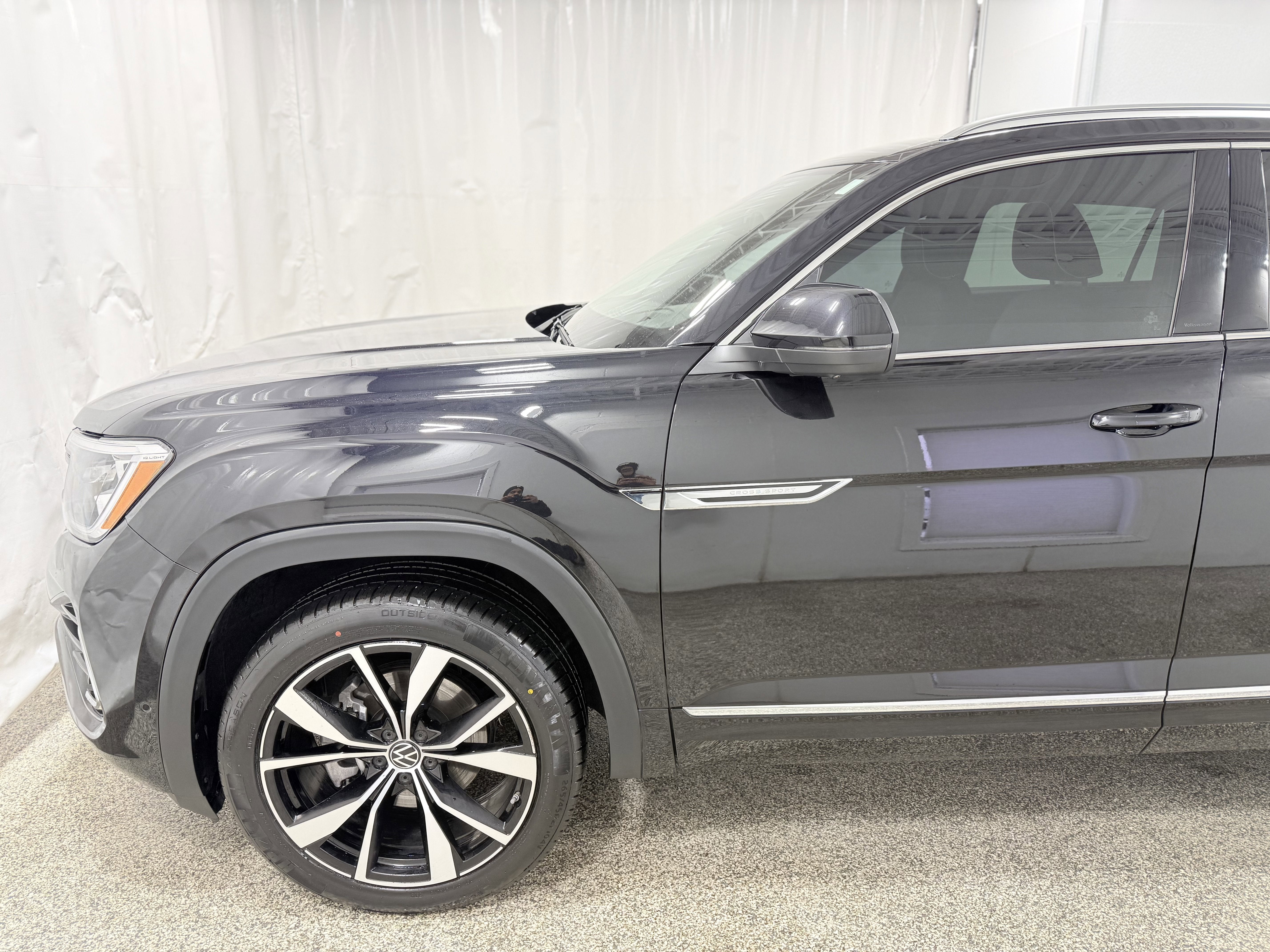 2024 Volkswagen Atlas Cross Sport 2.0T SEL Premium R-Line