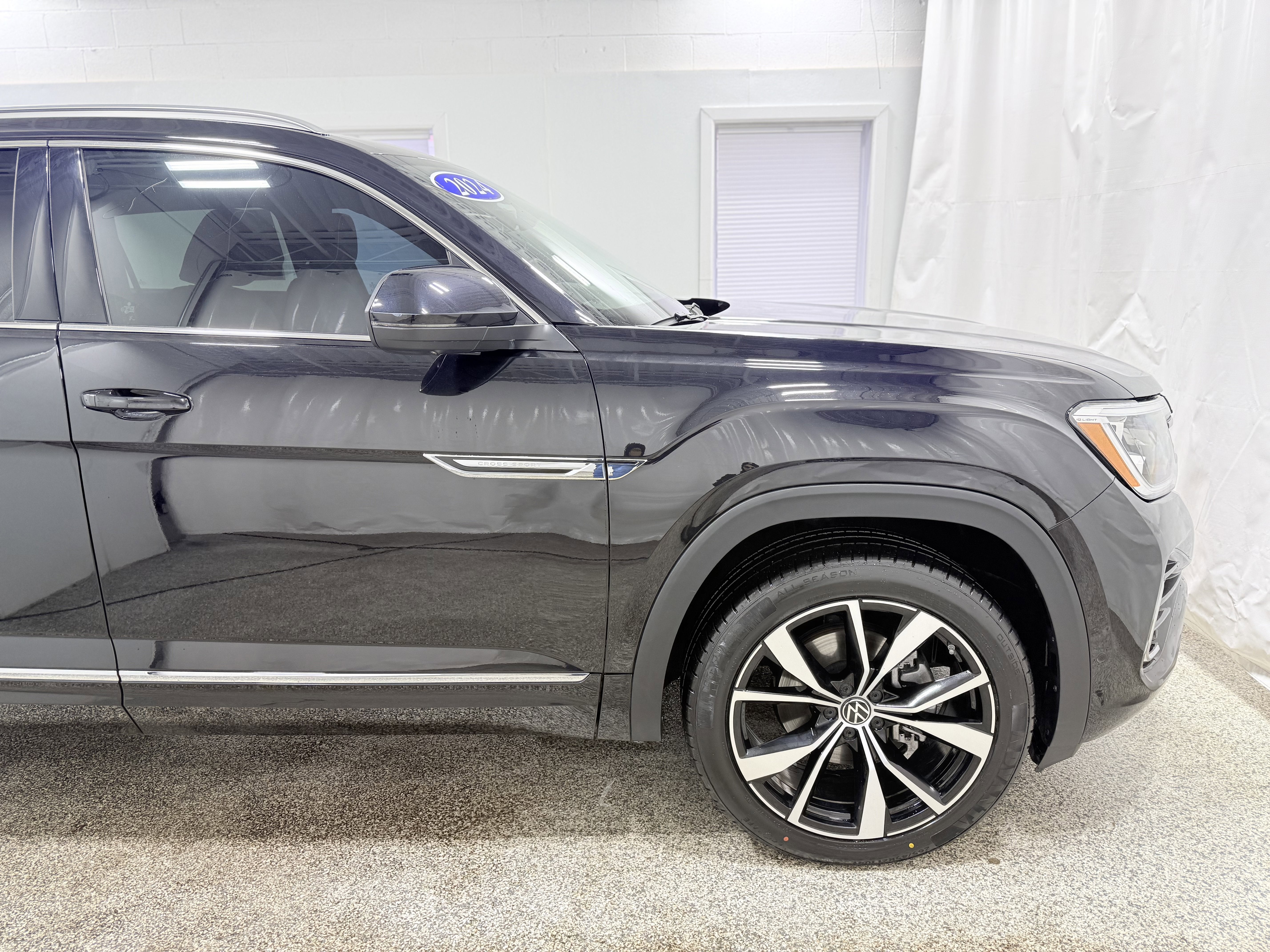 2024 Volkswagen Atlas Cross Sport 2.0T SEL Premium R-Line