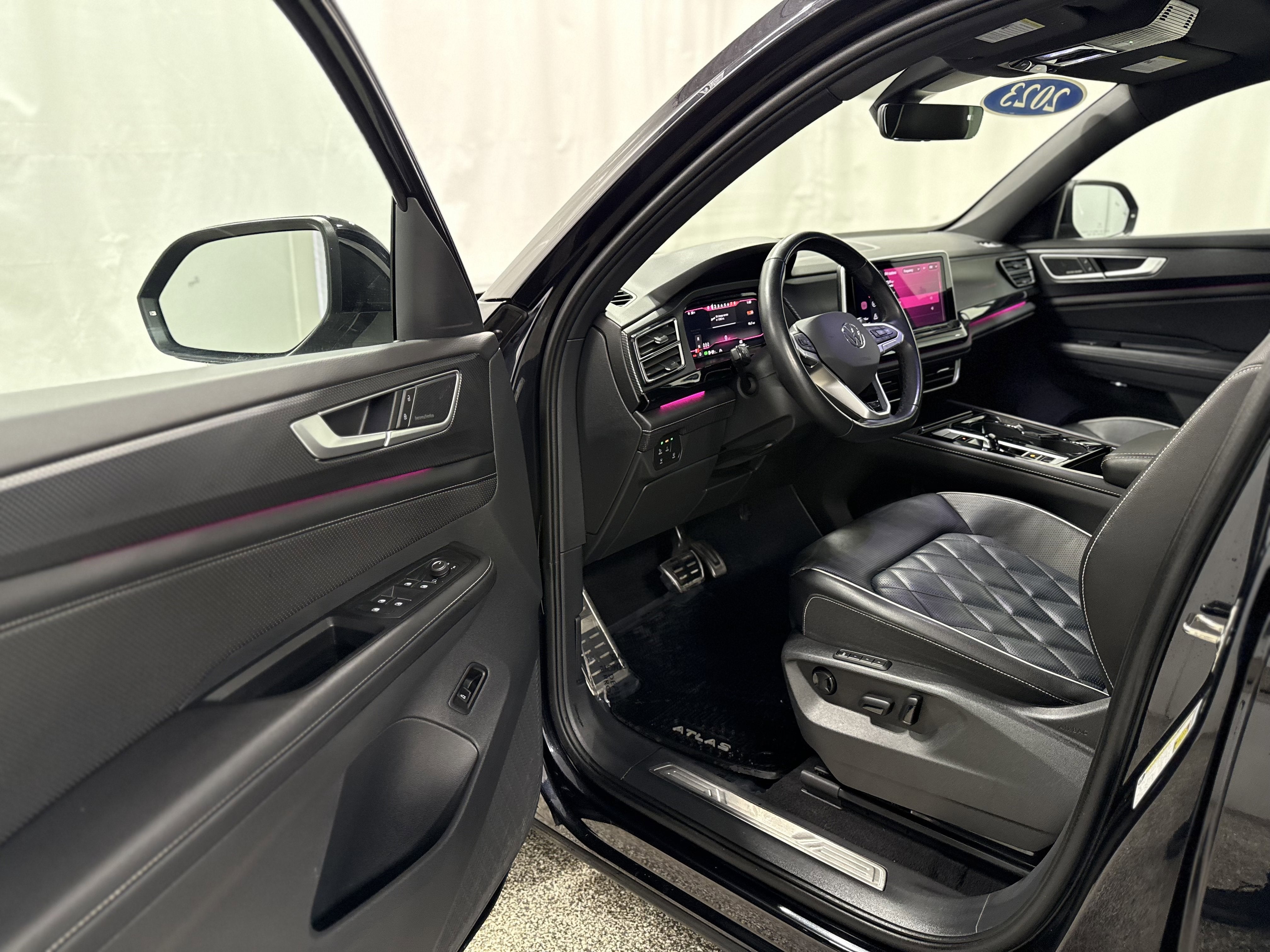 2024 Volkswagen Atlas Cross Sport 2.0T SEL Premium R-Line