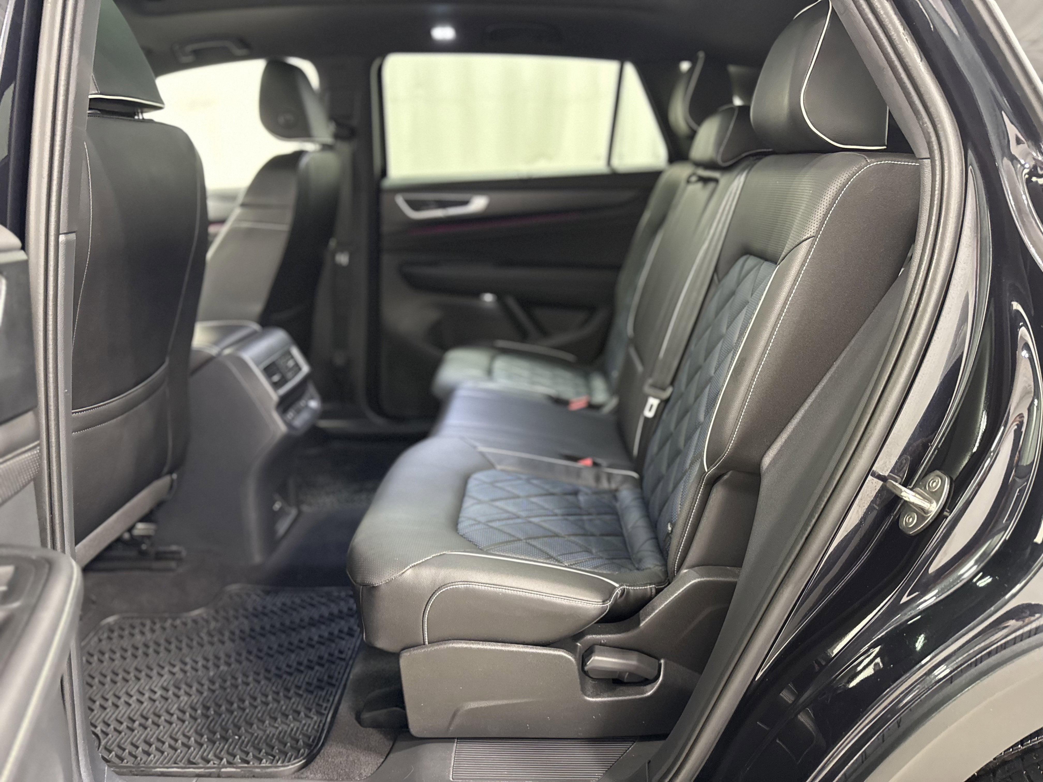 2024 Volkswagen Atlas Cross Sport 2.0T SEL Premium R-Line