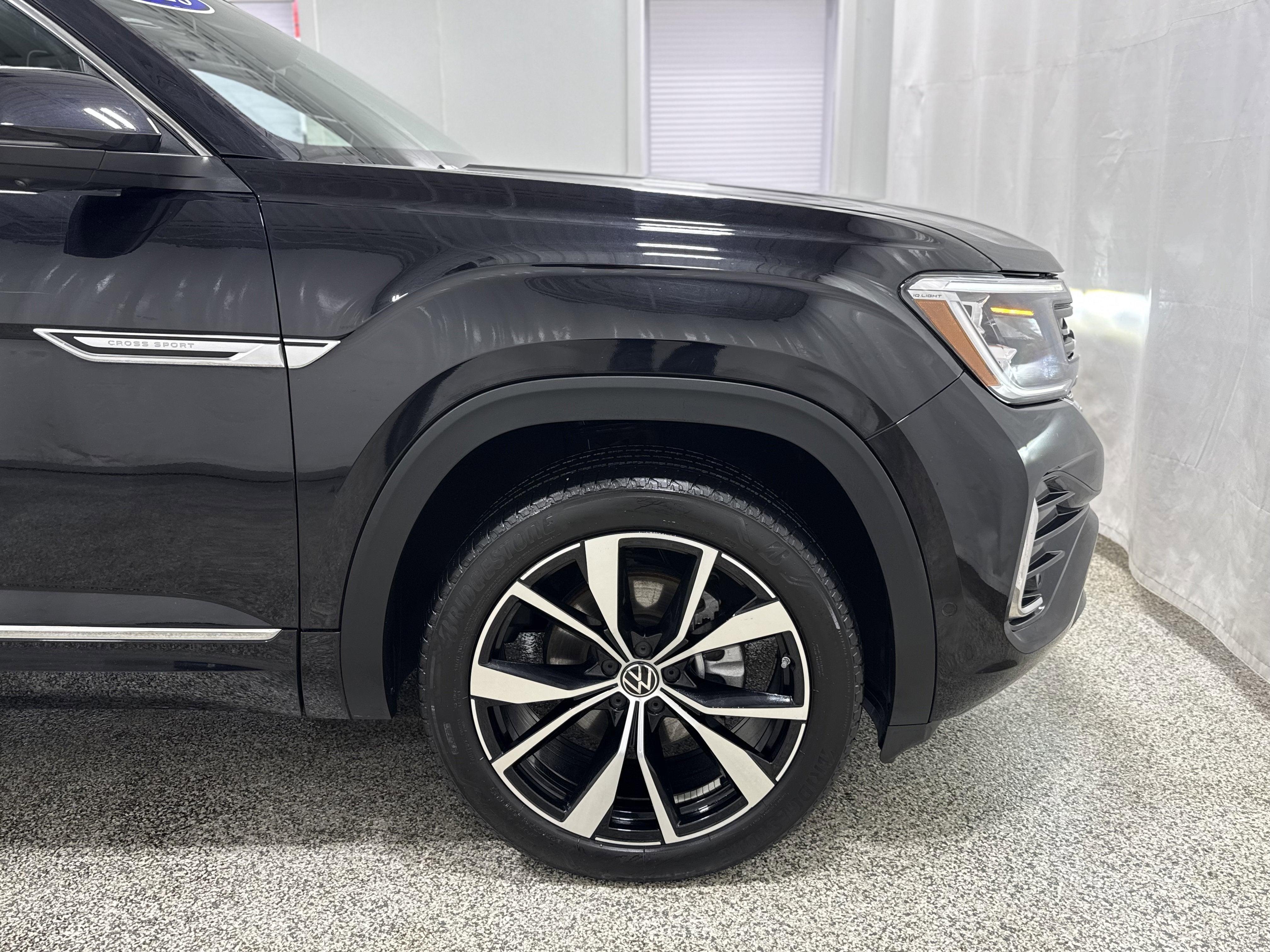 2024 Volkswagen Atlas Cross Sport 2.0T SEL Premium R-Line
