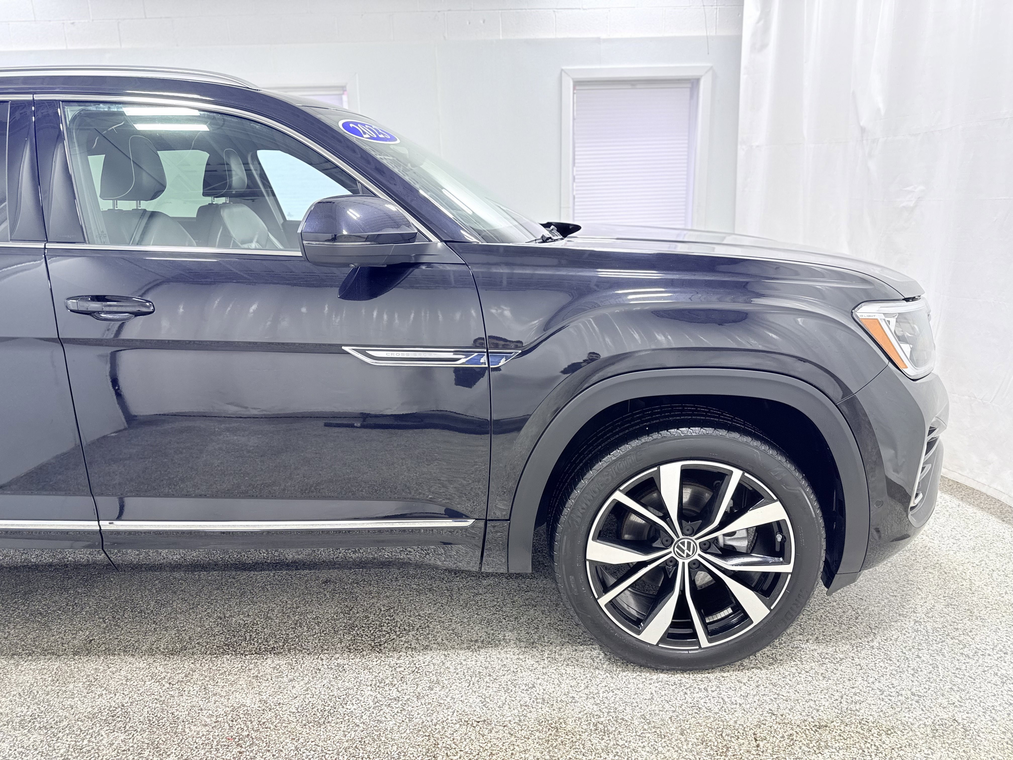 2024 Volkswagen Atlas Cross Sport 2.0T SEL Premium R-Line
