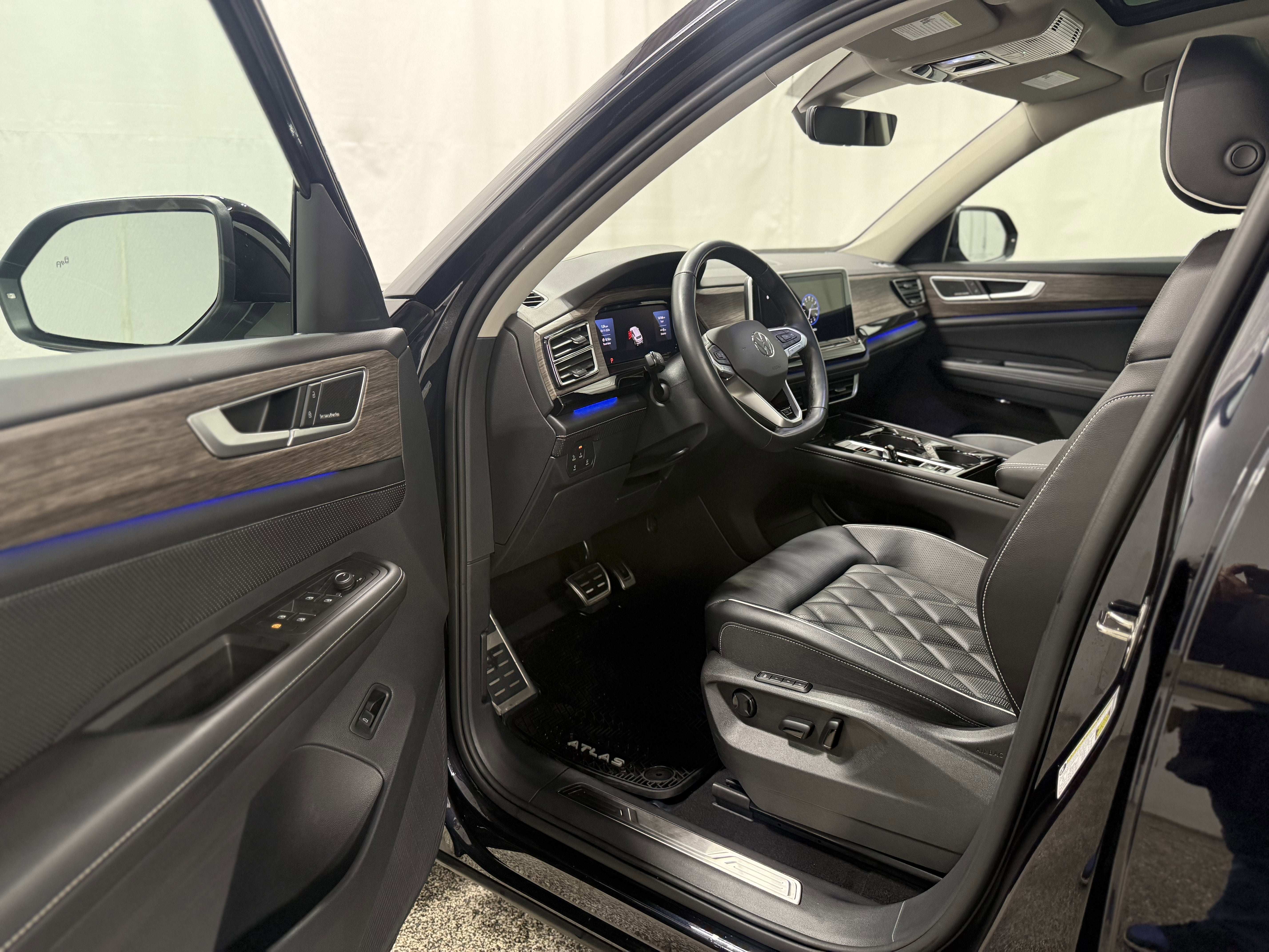 2024 Volkswagen Atlas 2.0T SEL Premium R-Line