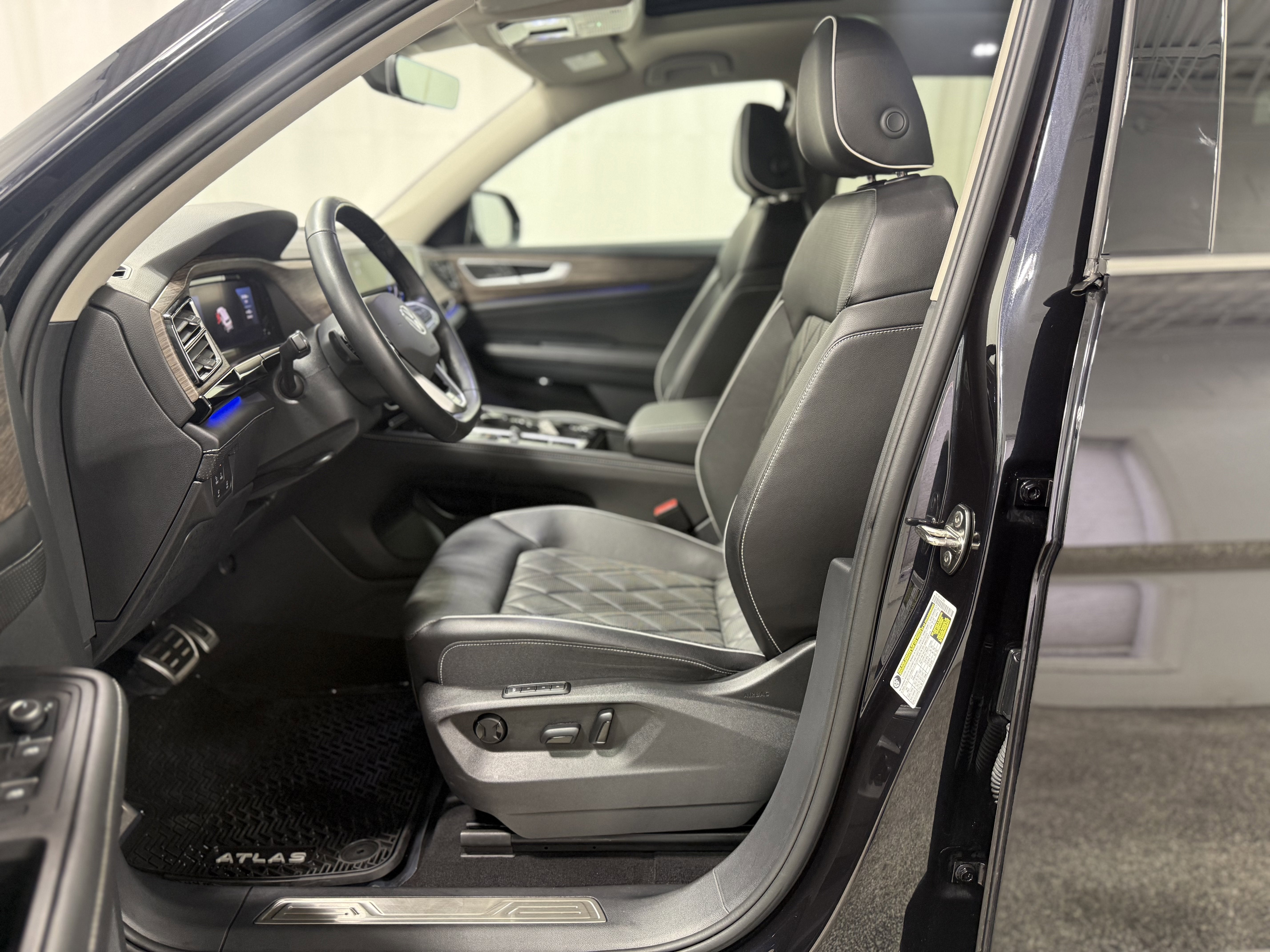 2024 Volkswagen Atlas 2.0T SEL Premium R-Line