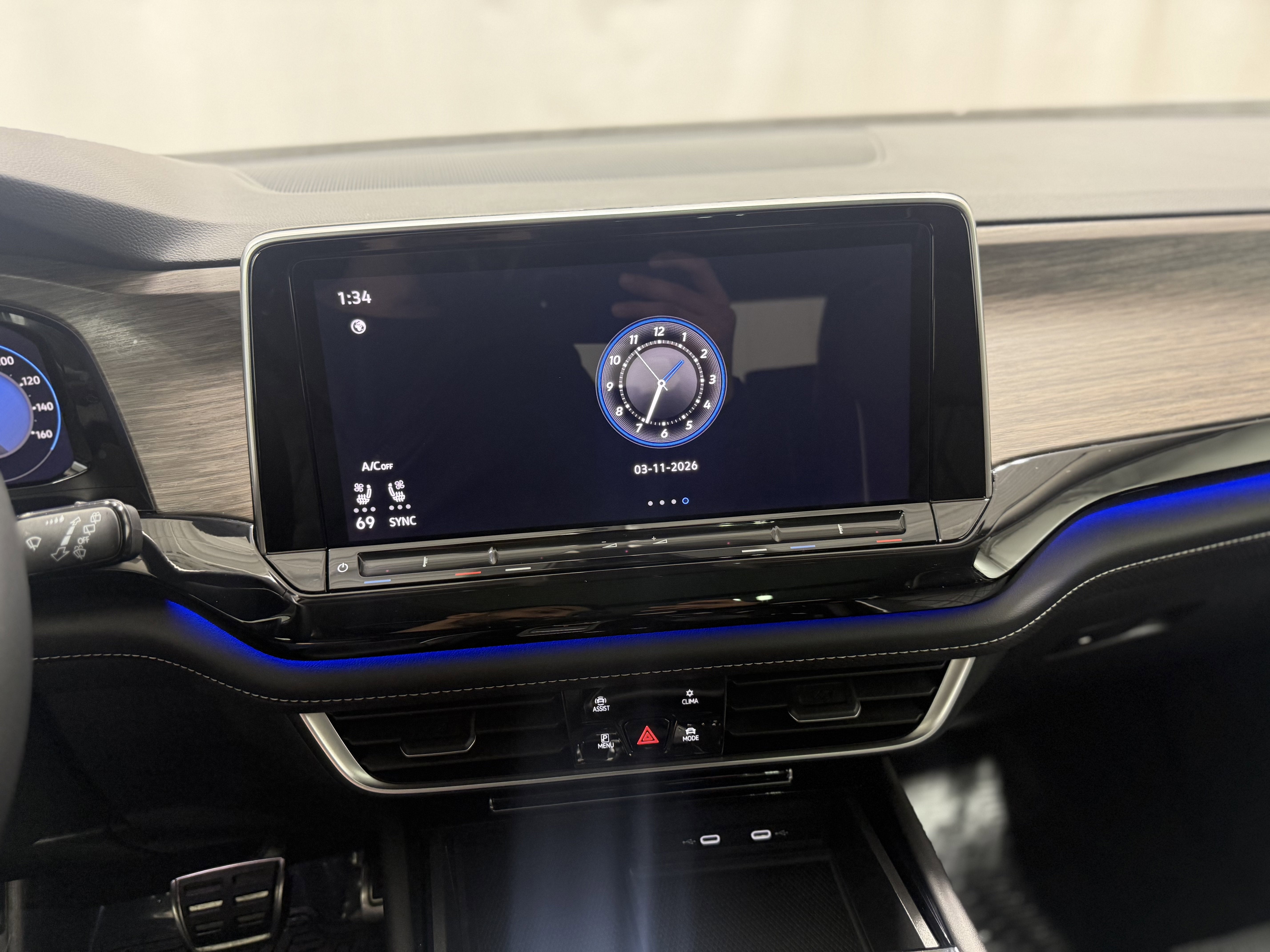 2024 Volkswagen Atlas 2.0T SEL Premium R-Line