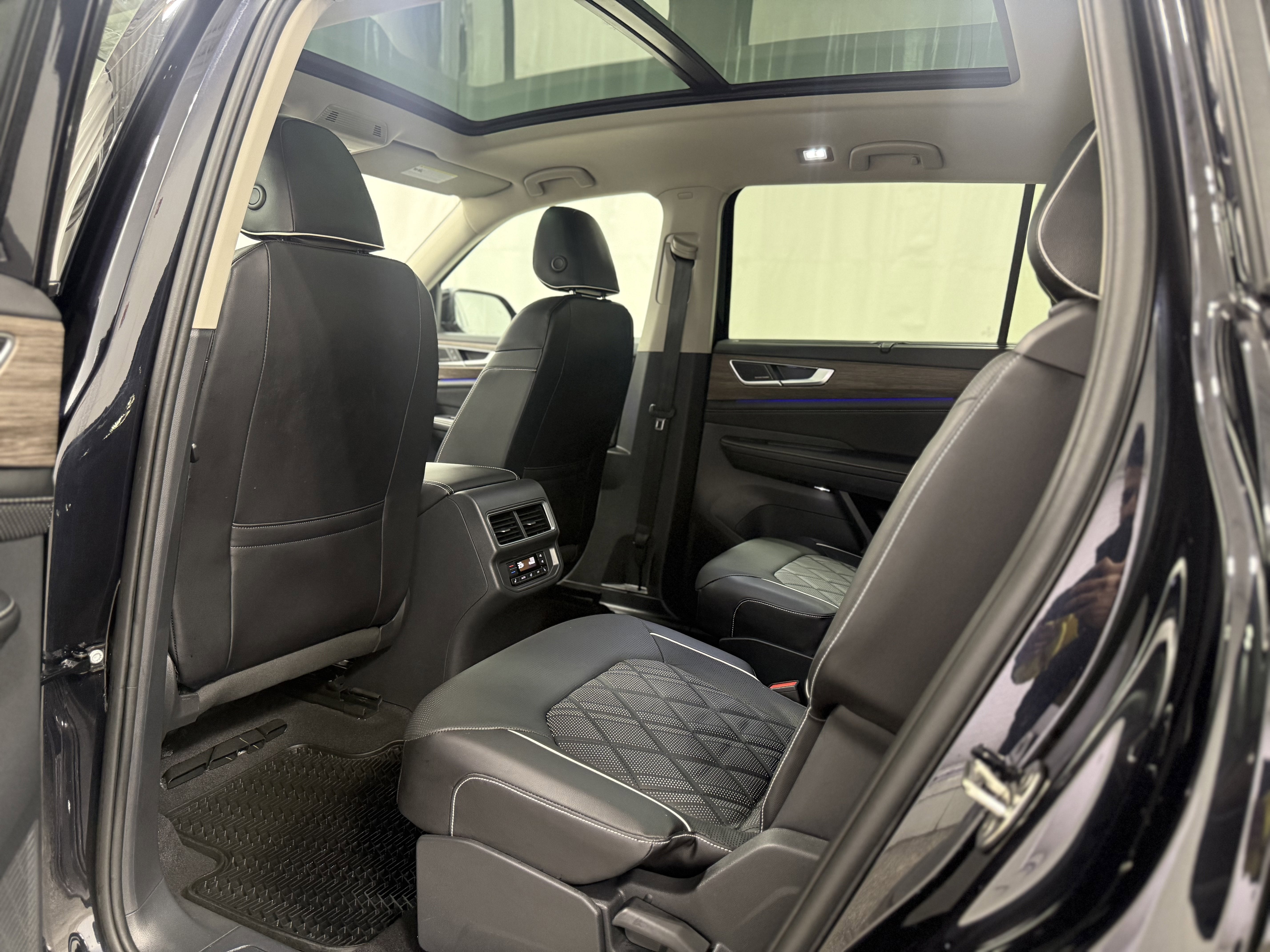 2024 Volkswagen Atlas 2.0T SEL Premium R-Line