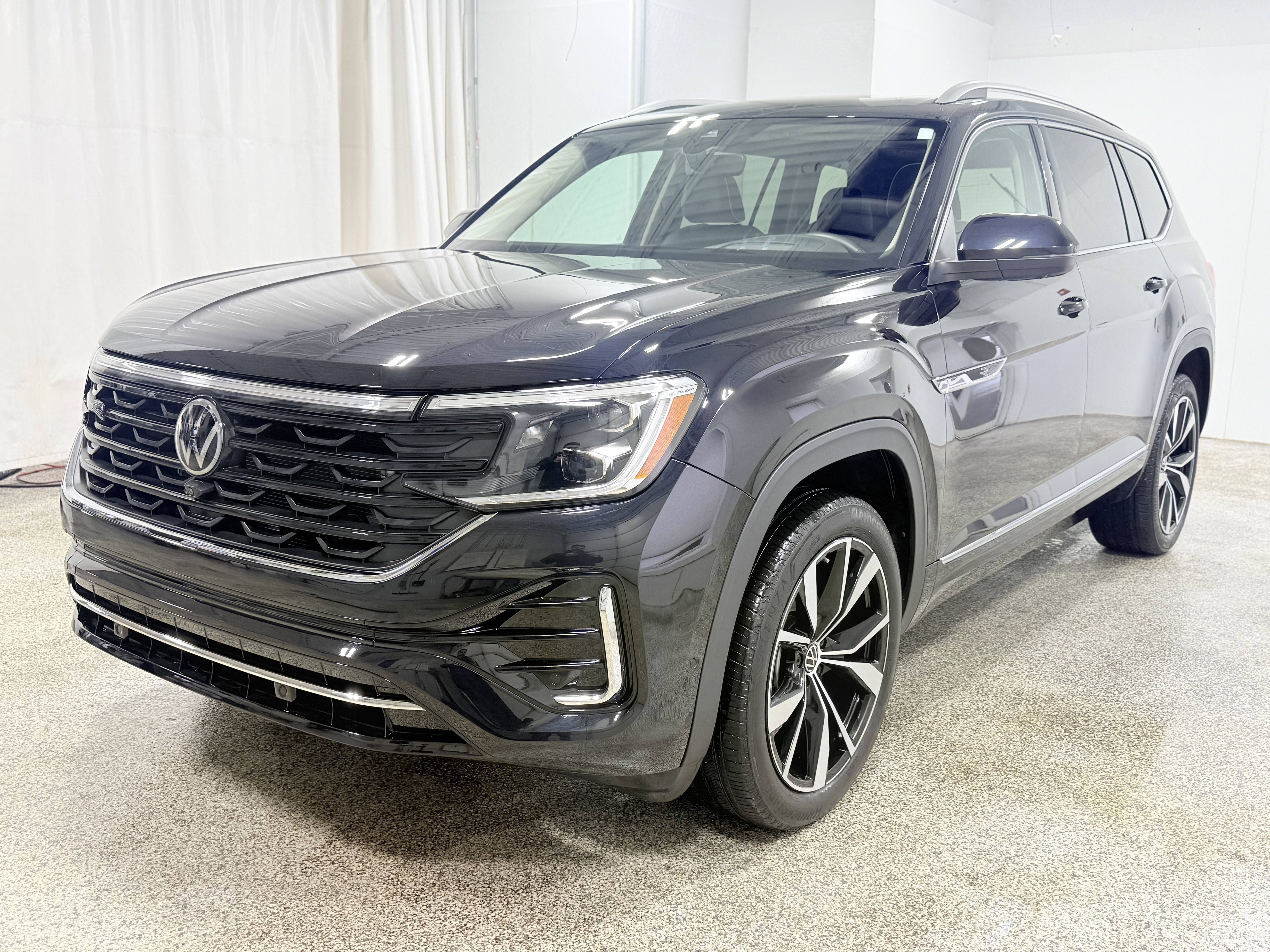 2024 Volkswagen Atlas 2.0T SEL Premium R-Line